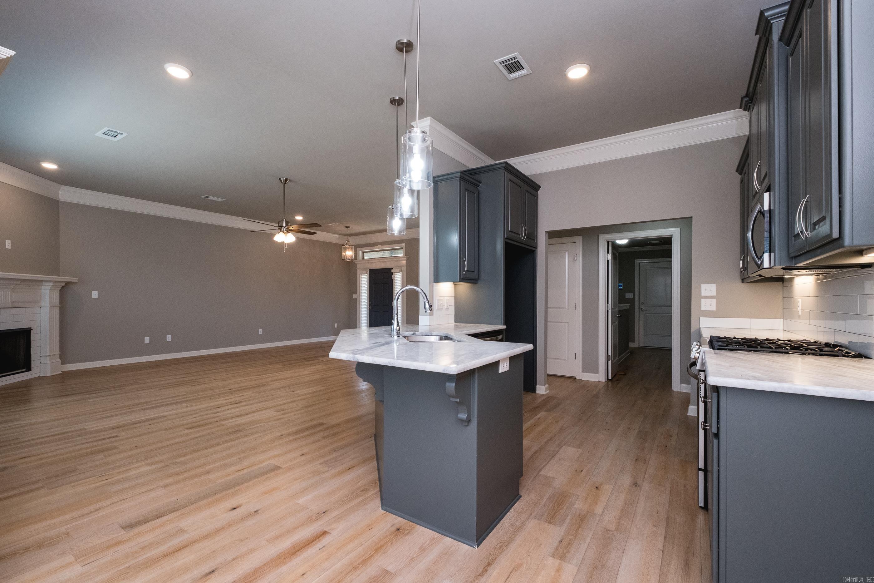 MAJESTIC POINTE - Residential