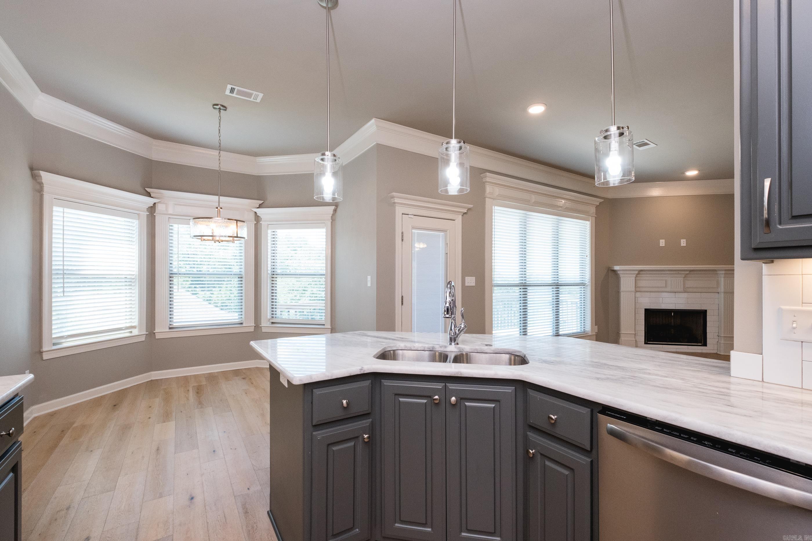 MAJESTIC POINTE - Residential