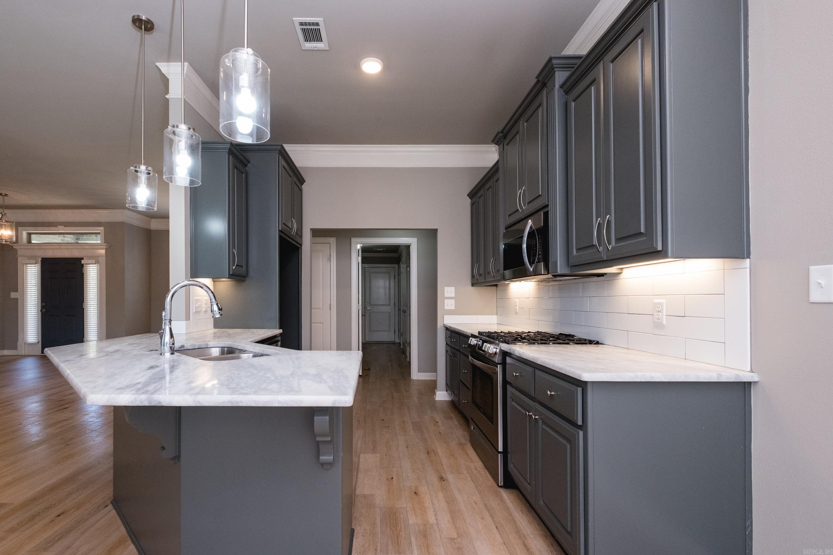 MAJESTIC POINTE - Residential