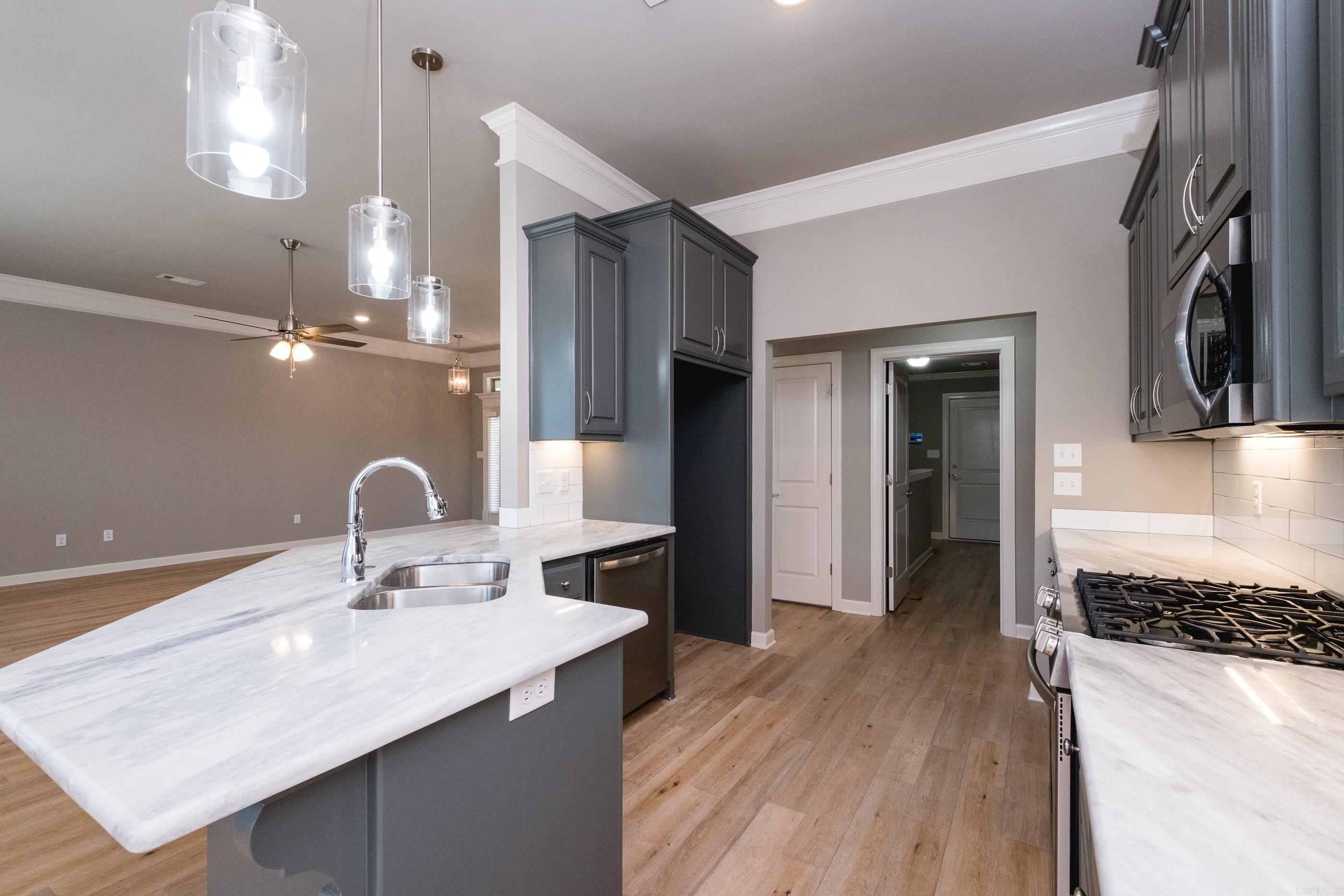 MAJESTIC POINTE - Residential