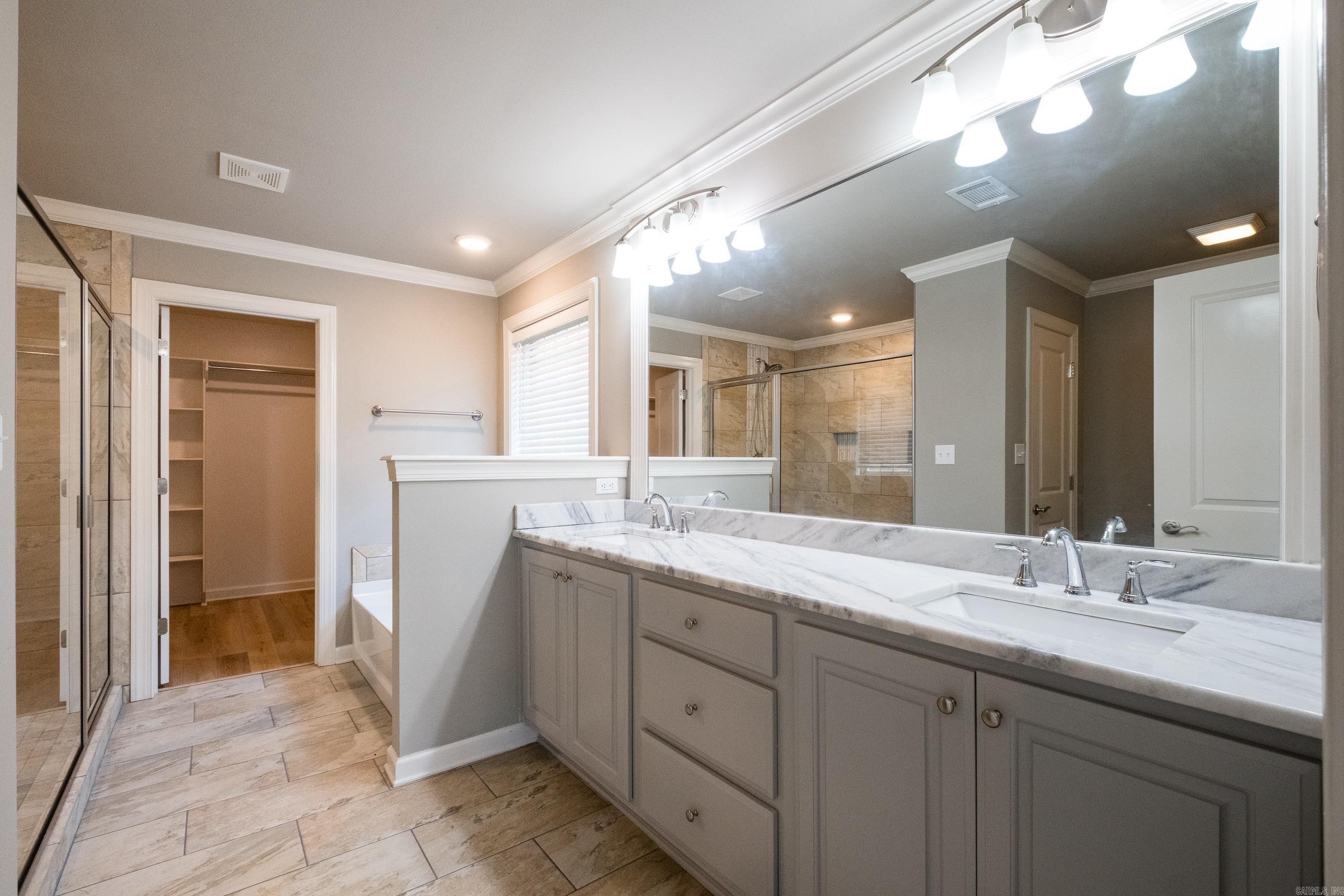 MAJESTIC POINTE - Residential