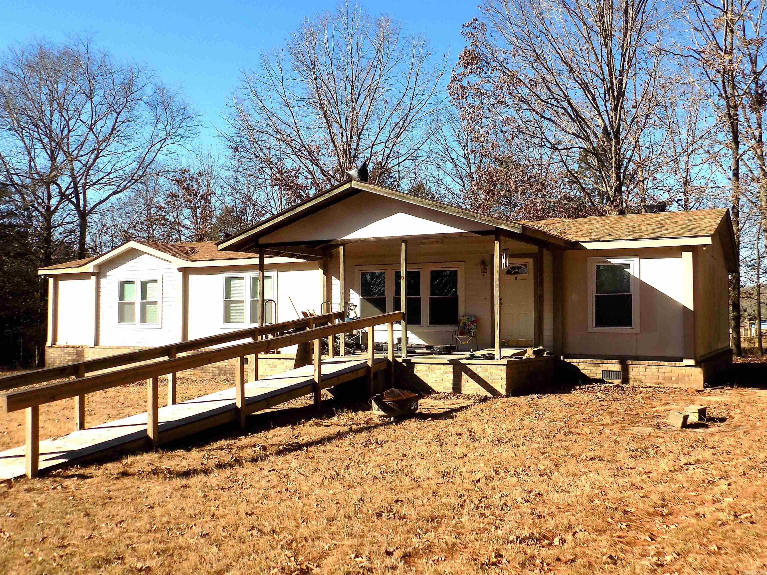 Nice double wide mobile home on 4.29 acres  Stately oak trees Open floor plan.  Large soaking tub, walk in closet, vaulted ceiling with a fireplace.  Ramp all the way up to the big front porch.  Greenbrier address but quitman school dist.  Looking for the perfect get away this is it.