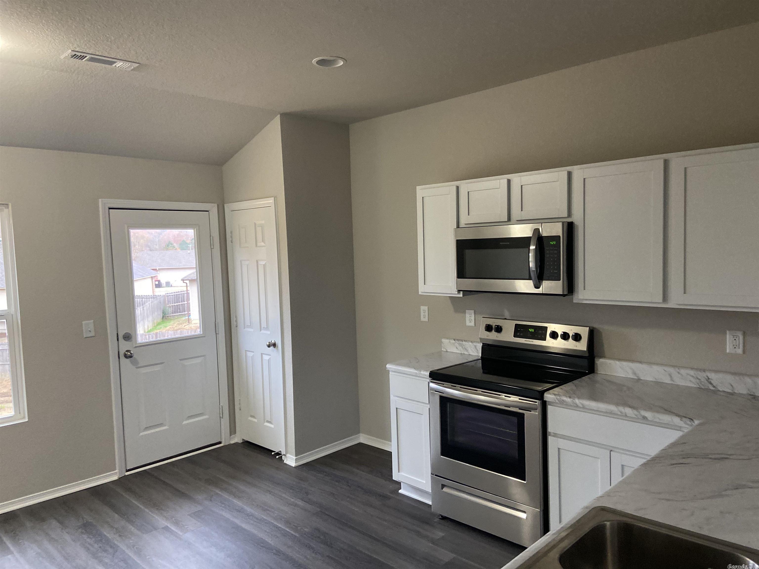HILLDALE CROSSING - Residential