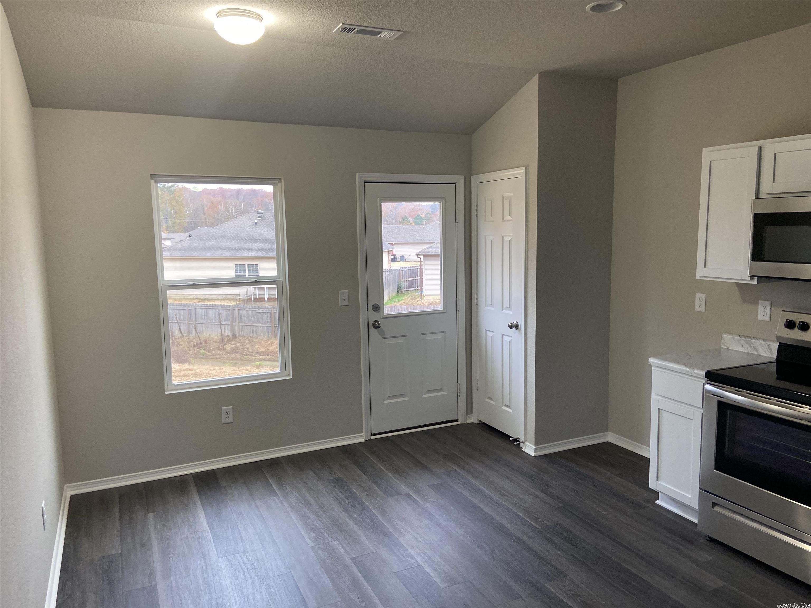 HILLDALE CROSSING - Residential