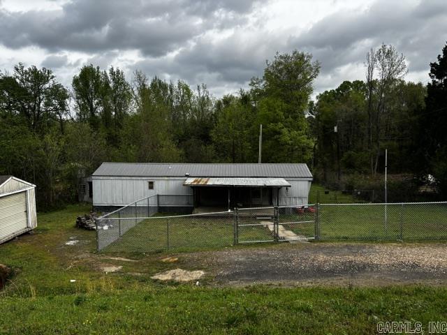 Check out this great investment property on 1.12 acres of land! Has direct access to the highway and shopping. Schedule your showing!!