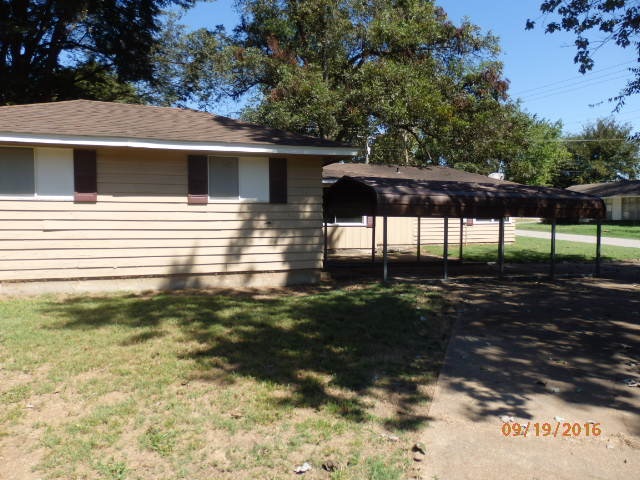 Large 3 bedroom, 2 bath home located in Newport. This home features 2 living areas. Spacious kitchen with plenty of cabinetry. Separate dining area. All three bedrooms are very spacious. Backyard features nice shade trees and a patio. Call today for more information or to schedule a showing appointment.