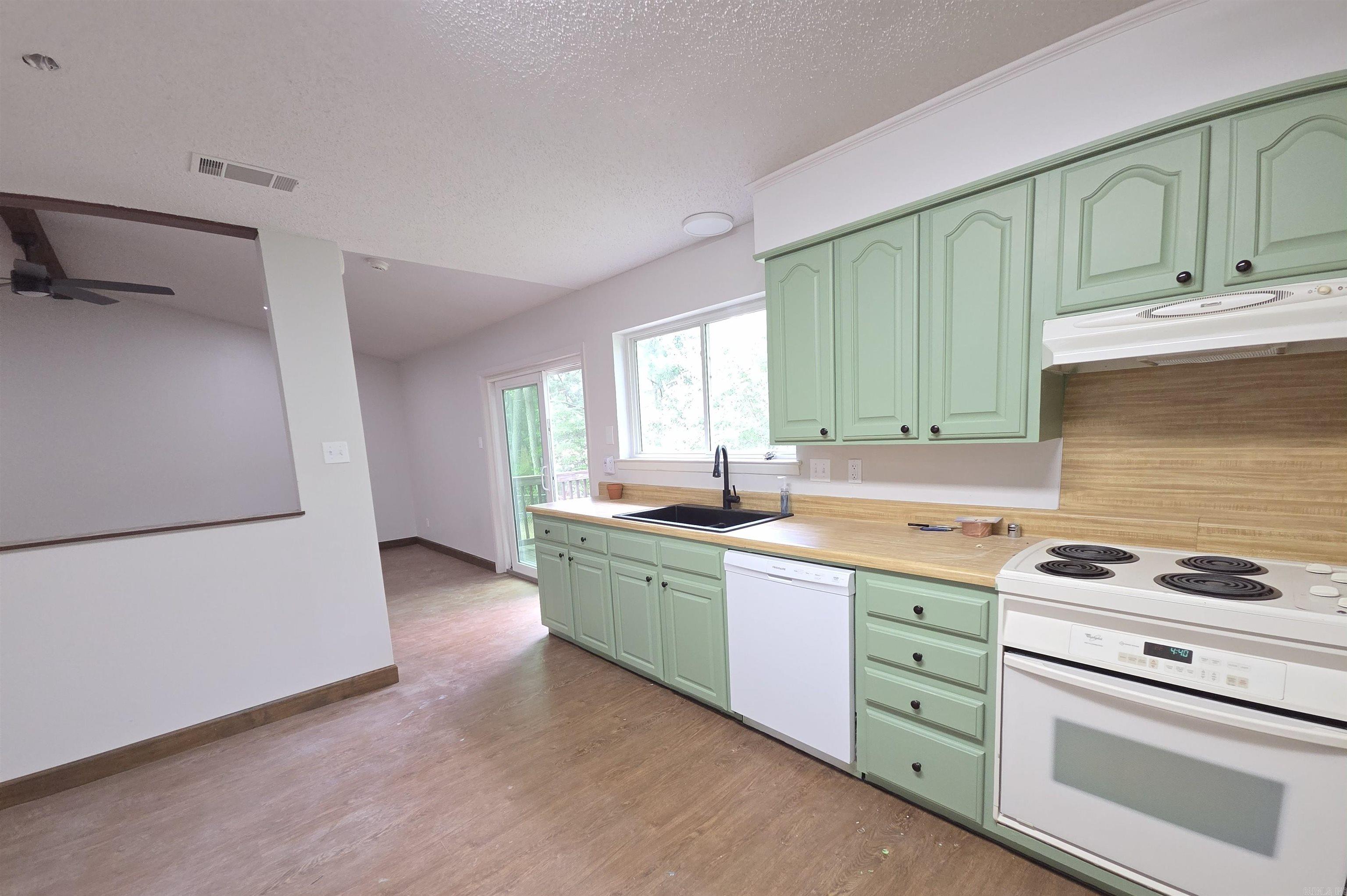 BROADMOOR NORTH - Residential