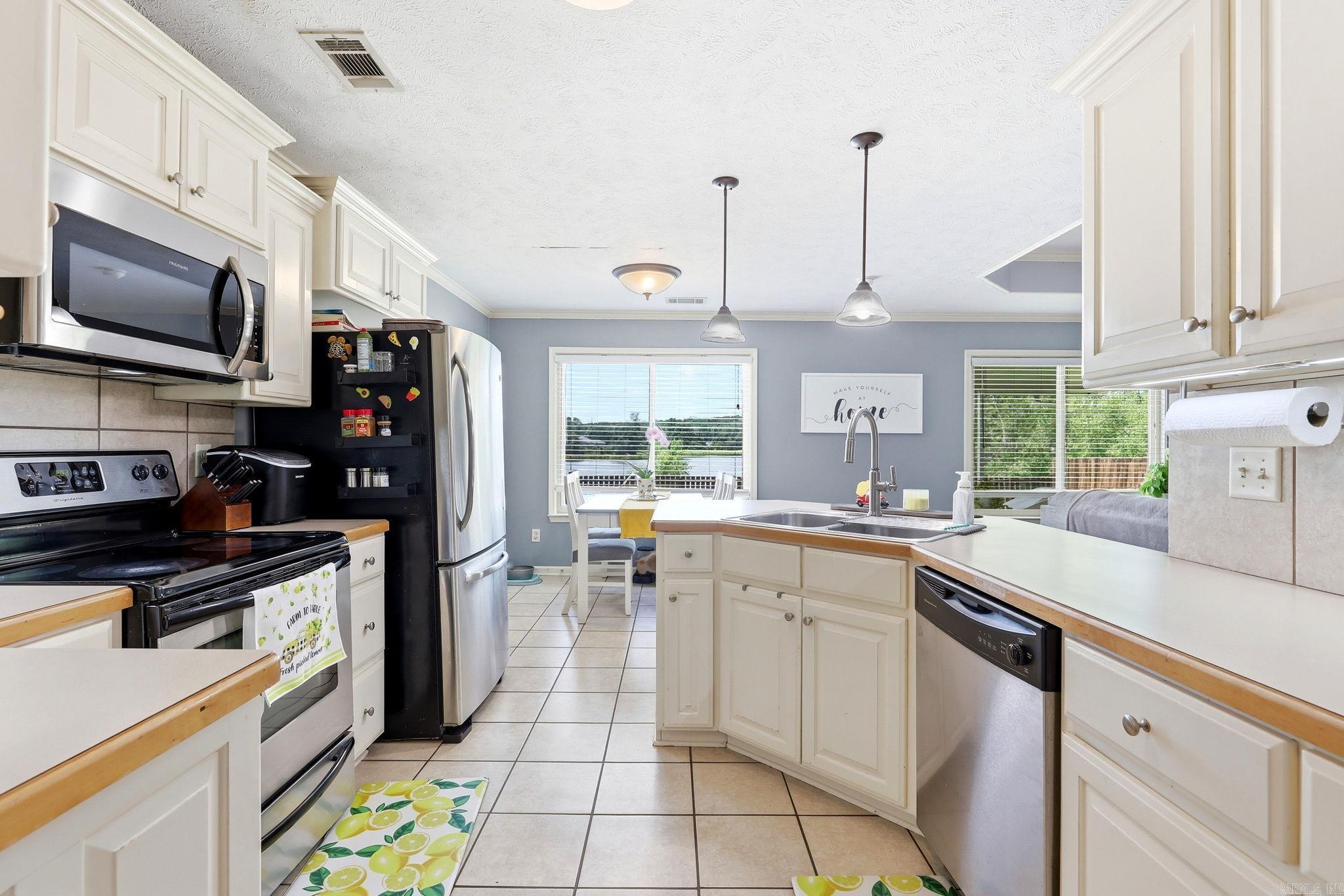 WILLOW LAKE - Residential