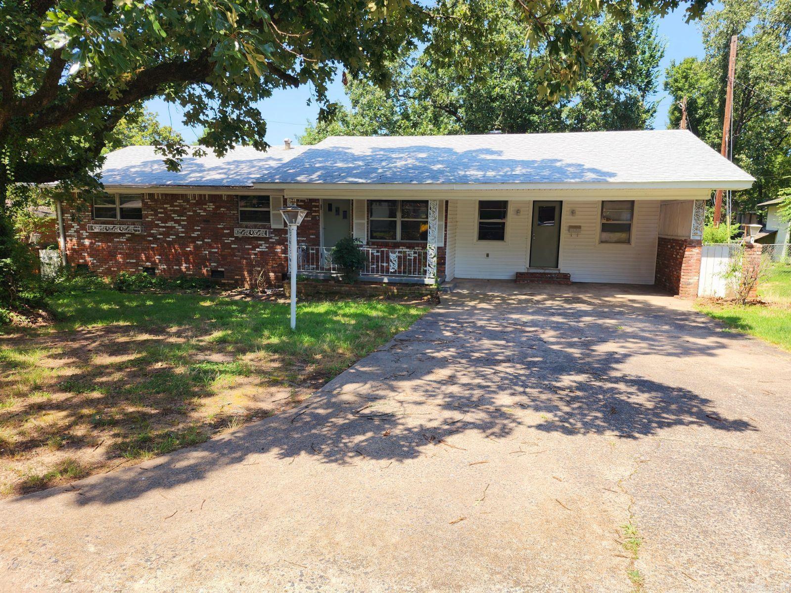 Introducing a charming 3 bedroom, 2 bathroom house located in North Little Rock, AR. This cozy home features a gas cook stove and beautiful granite countertops in the kitchen, adding a touch of elegance to your cooking experience. With three bedrooms, there is plenty of space for you to create your own personal oasis in each room. Don't miss out on the opportunity to make this house your home. Contact us today to schedule a viewing!