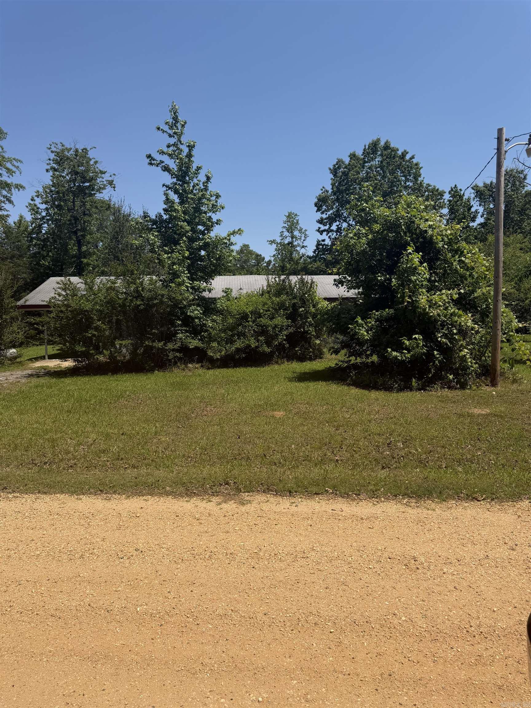 INVESTMENT PROPERTY WITH 7.5 ACRES OF ATTACHED LAND FOR MORE HOMES WHATEVER YOU WANT TO DO PLENTY LAND ATTACHED!!