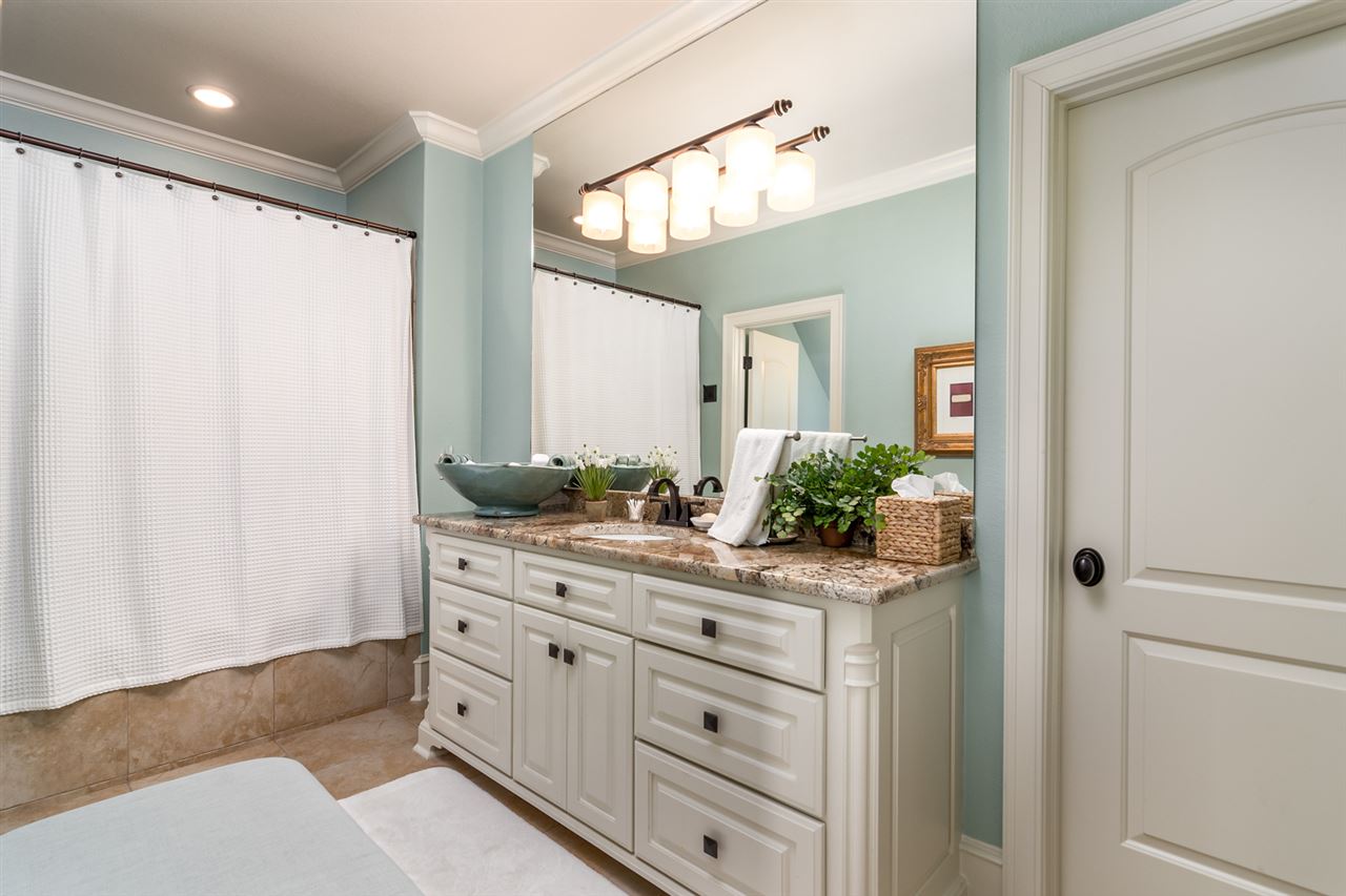 CHENAL VALLEY SOLOGNE CIRCLE - Residential