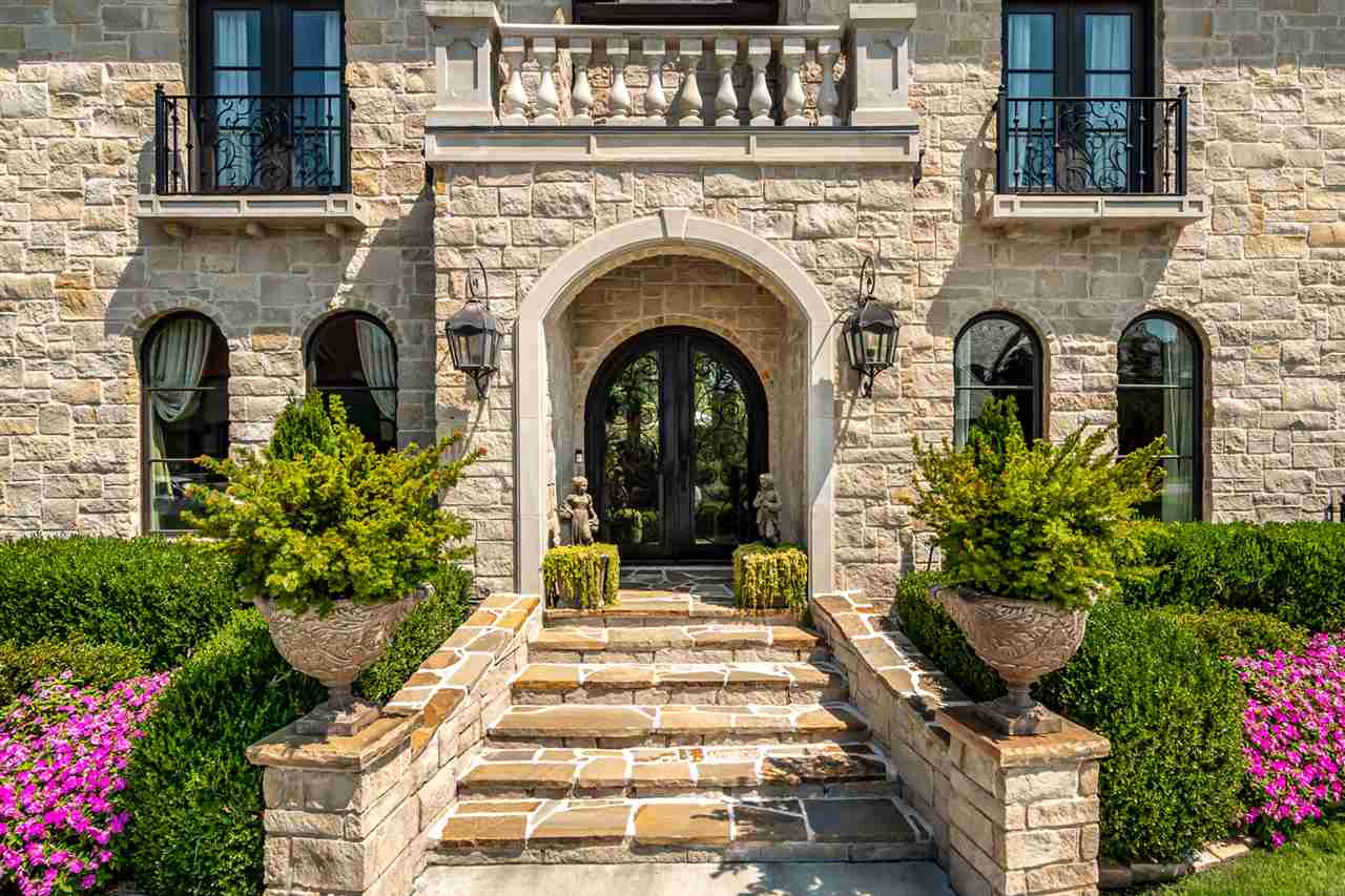 CHENAL VALLEY SOLOGNE CIRCLE - Residential