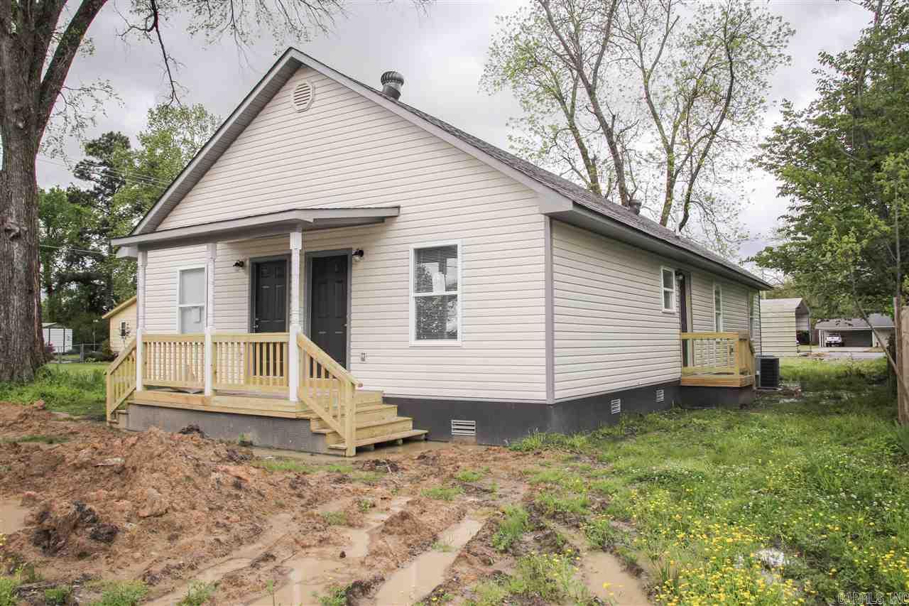 Newer duplex available. 2 bedroom 1 bath. Washer/dryer included! Only small pets allowed with nonrefundable pet fee. Lease terms $700 deposit, $40 application. Apply online at c21prjxrentals.com