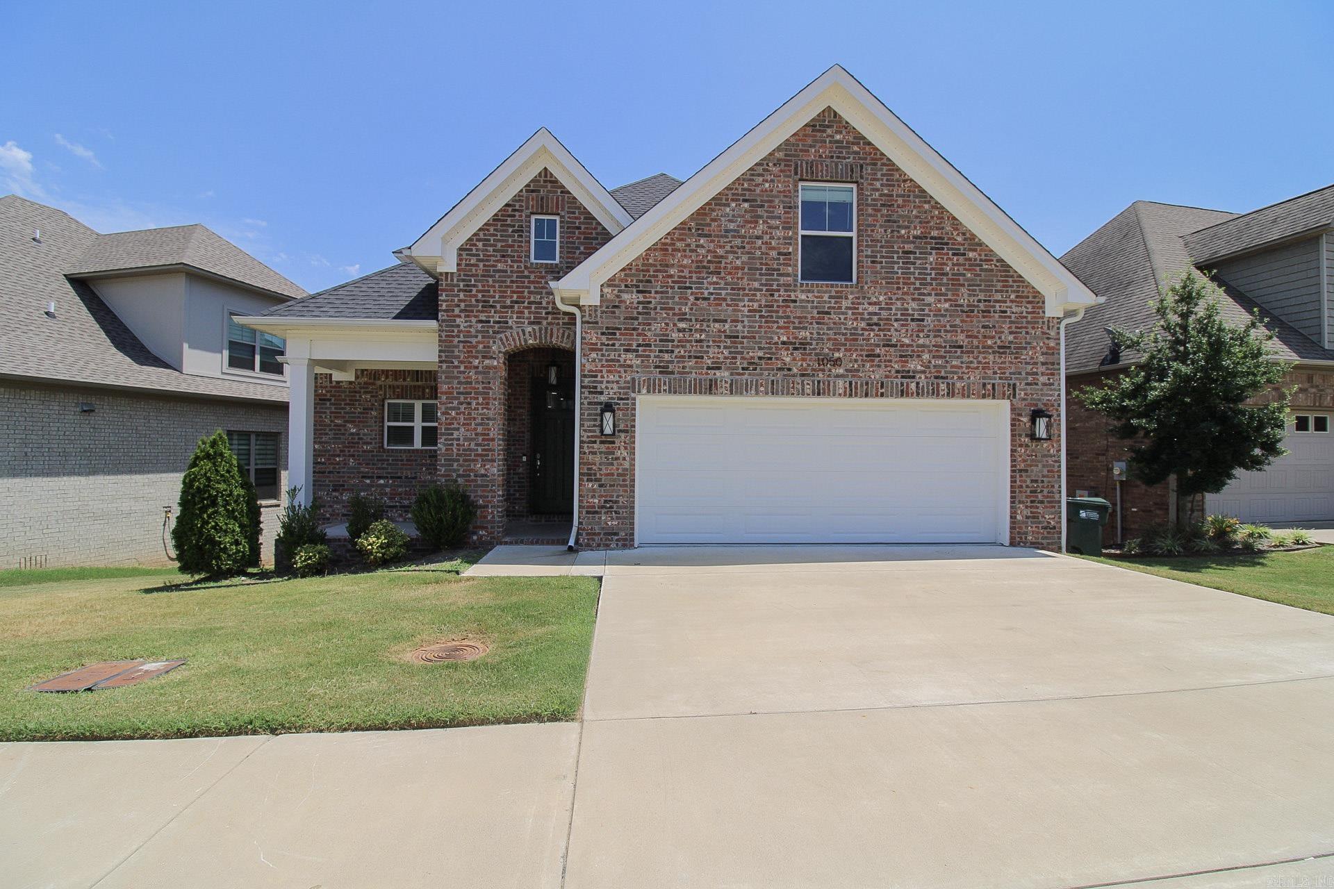 Cute patio style home in West Conway! Gated subdivision with lots of green space and walking trails. Close to local shopping and interstate access!