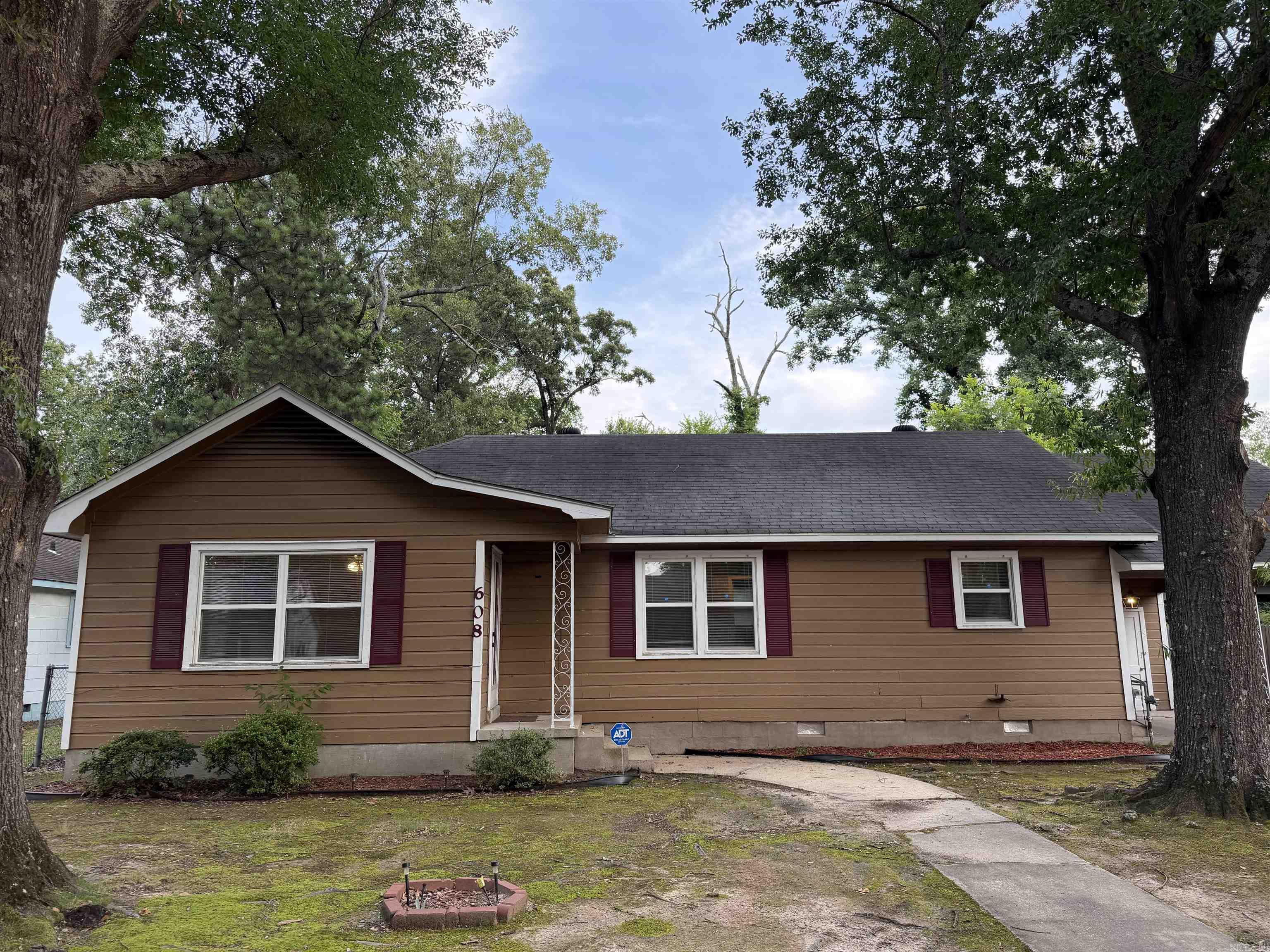 Check out this renovated family home that would be perfect for a first time homeowner or investor. This property is move-in ready and has many recent improvements; features include updated paint, flooring, kitchen, and bath. You don’t want to miss the one, call today!!