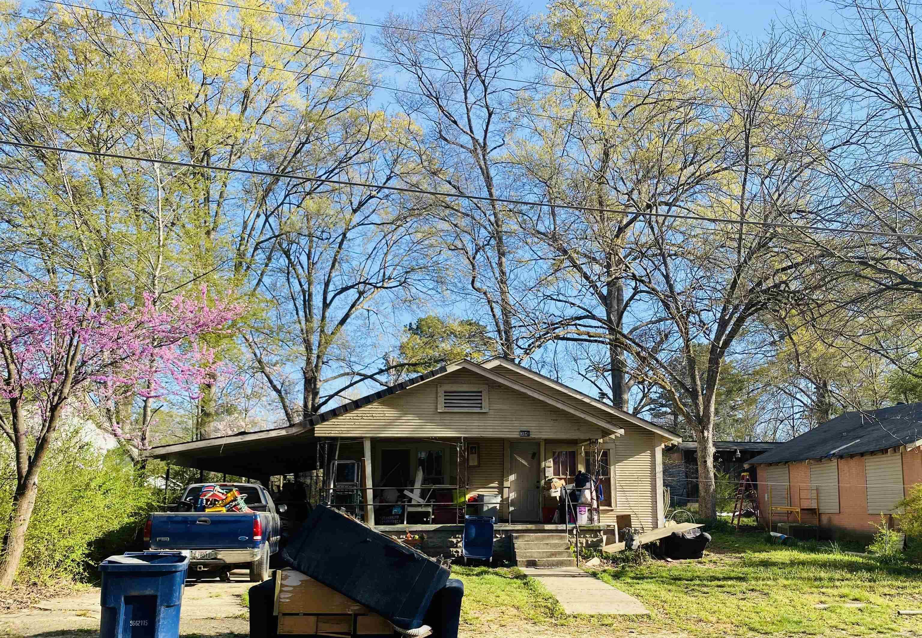 Investment opportunity. This property is occupied by a tenant. Square footage, lot size, and acreage is taken from courthouse records.