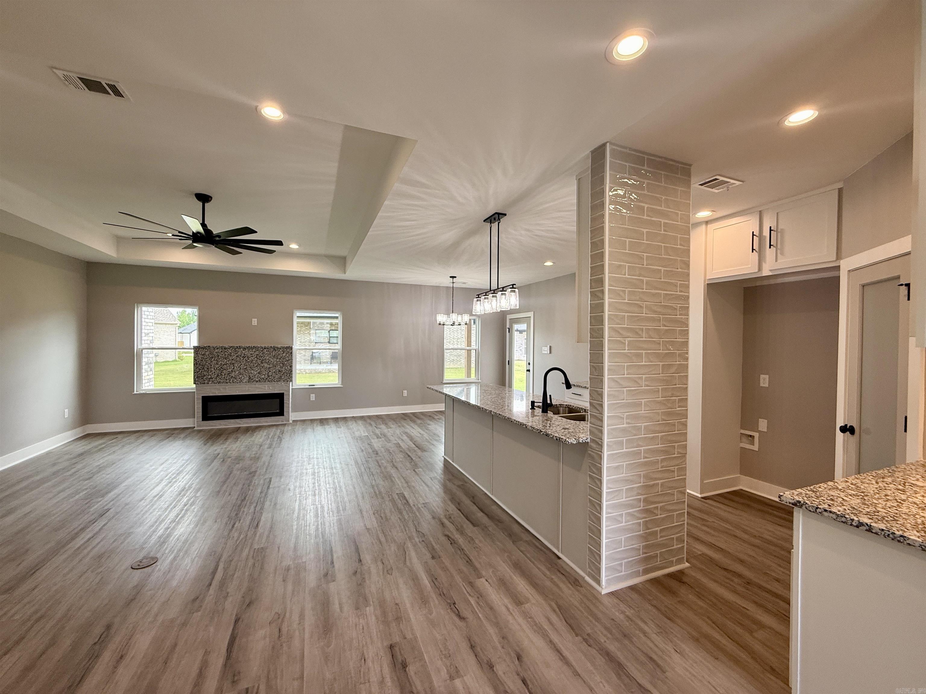 EAST MEADOW - Residential