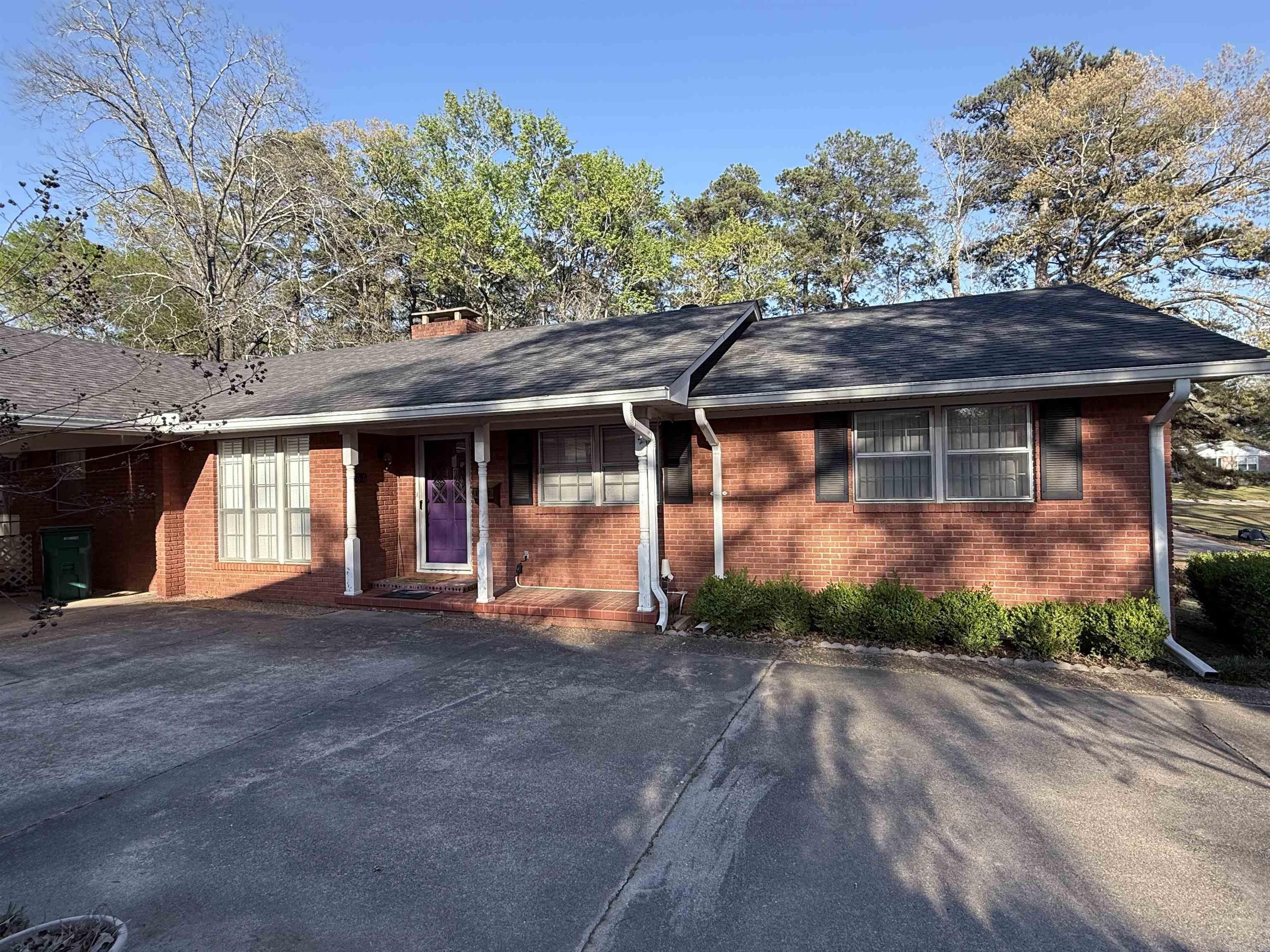 Come take a look at this nice brick home located in Thompson Heights. 3 bedrooms, and 2.5 baths. Detached shop in the back yard.
