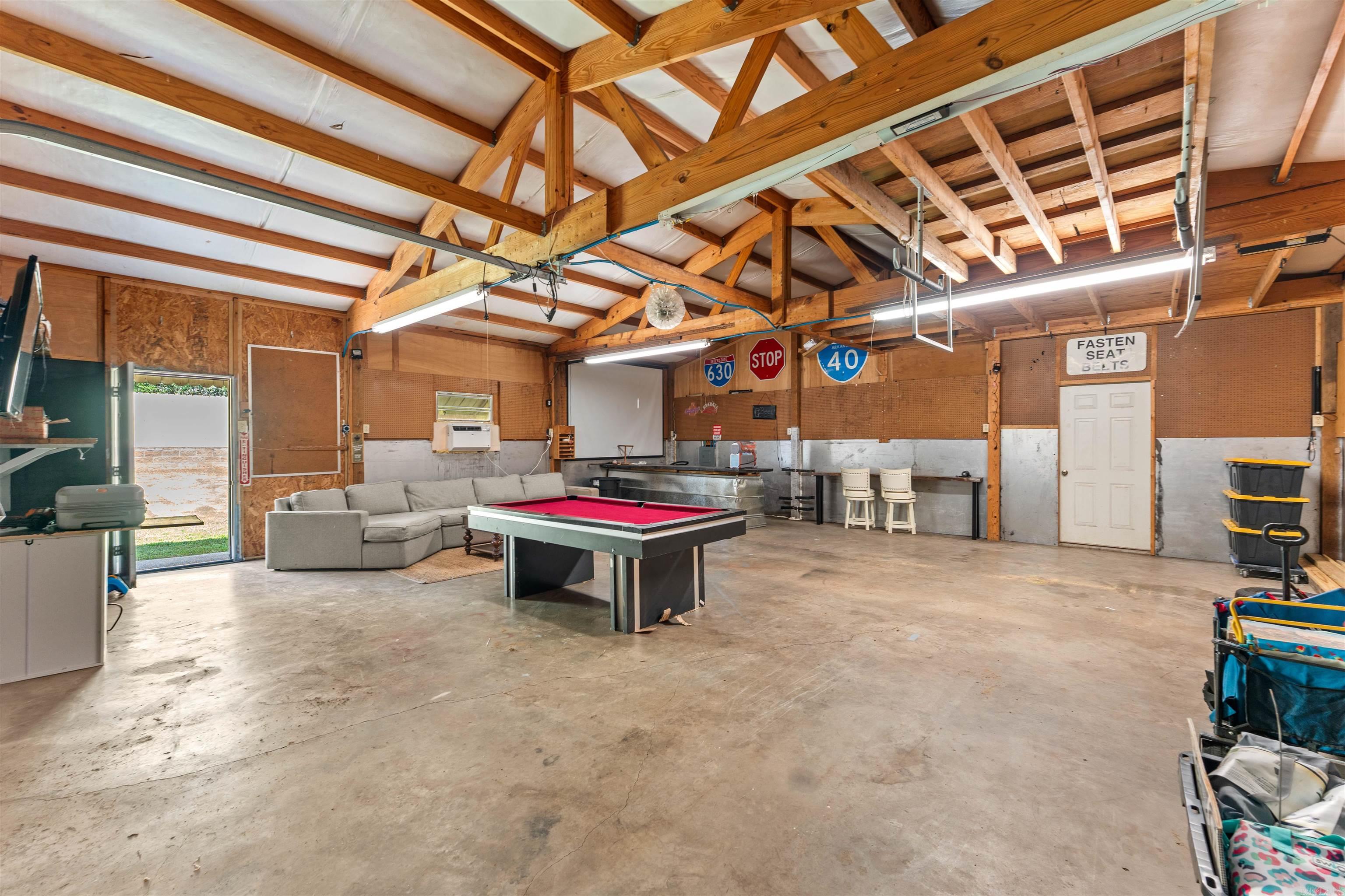 BLOOMFIELD HILLS - Residential