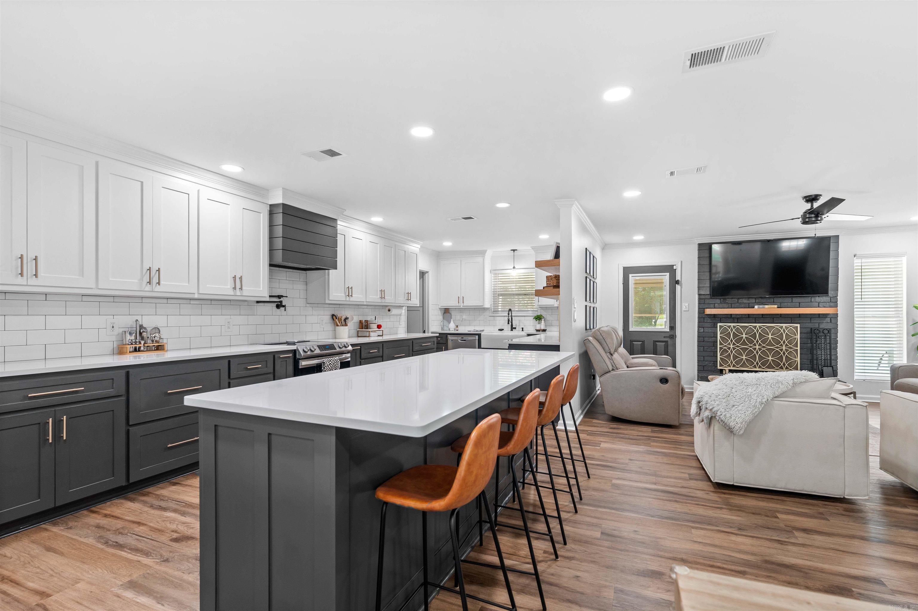 BLOOMFIELD HILLS - Residential