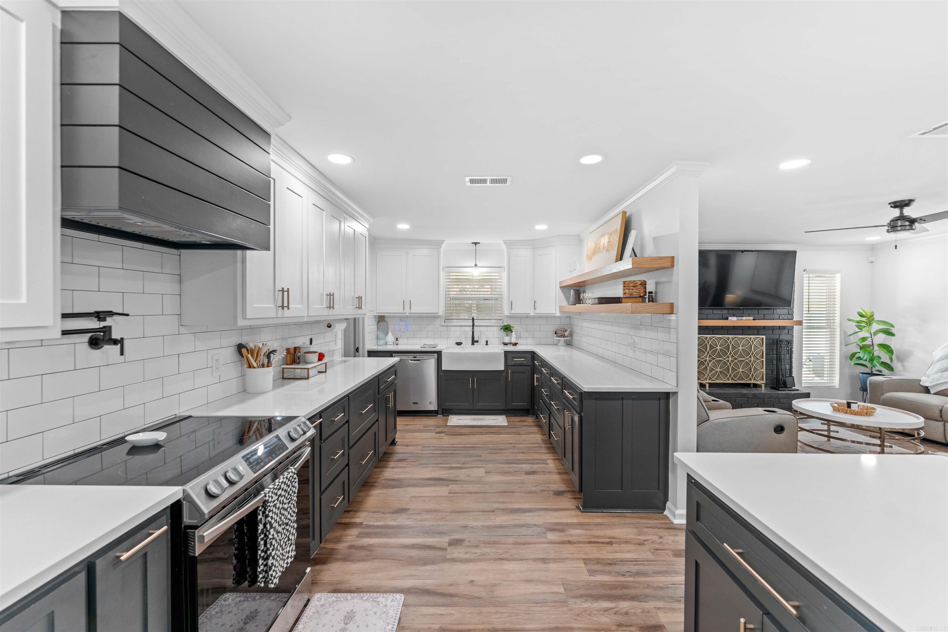 BLOOMFIELD HILLS - Residential