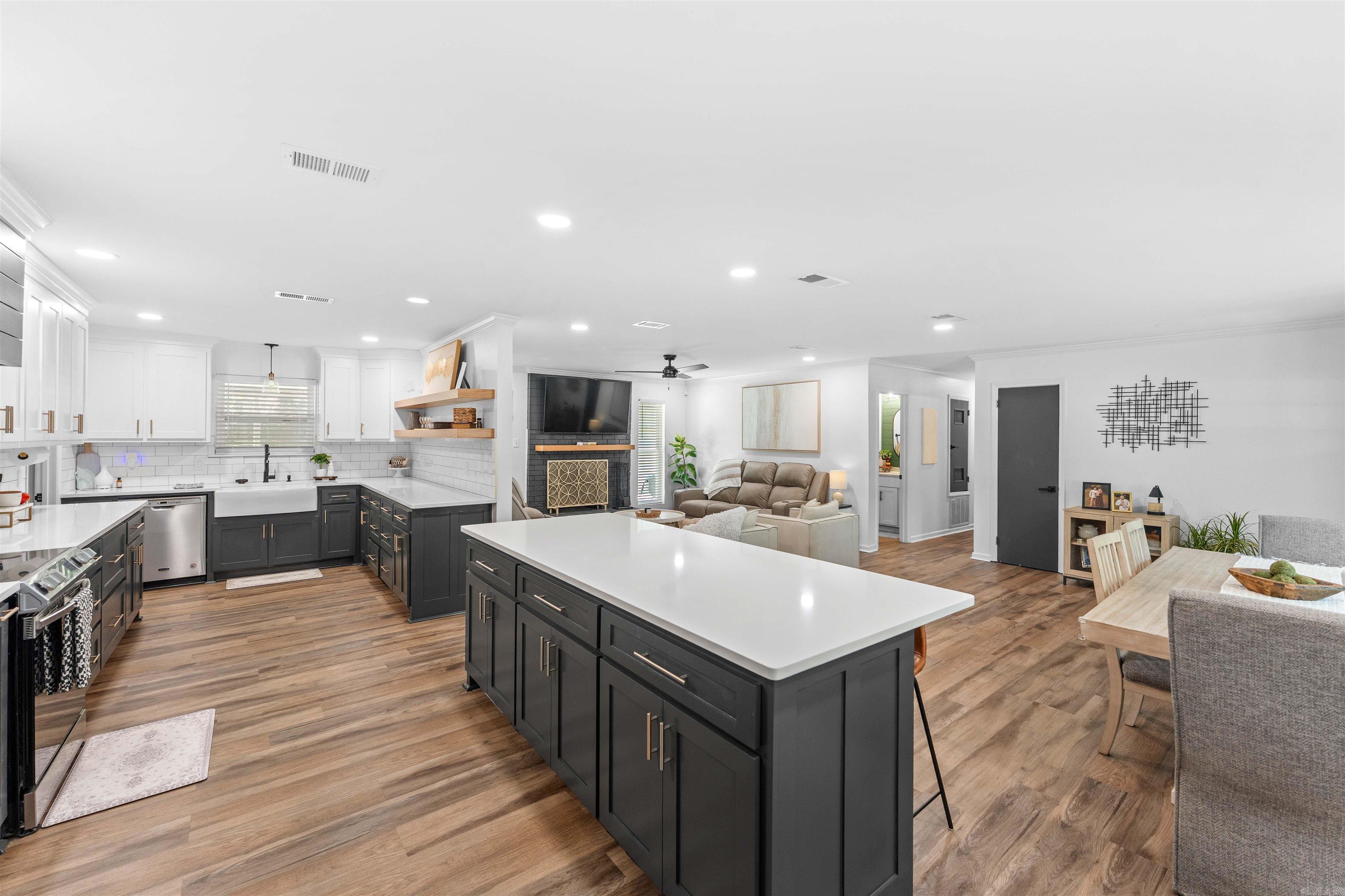 BLOOMFIELD HILLS - Residential