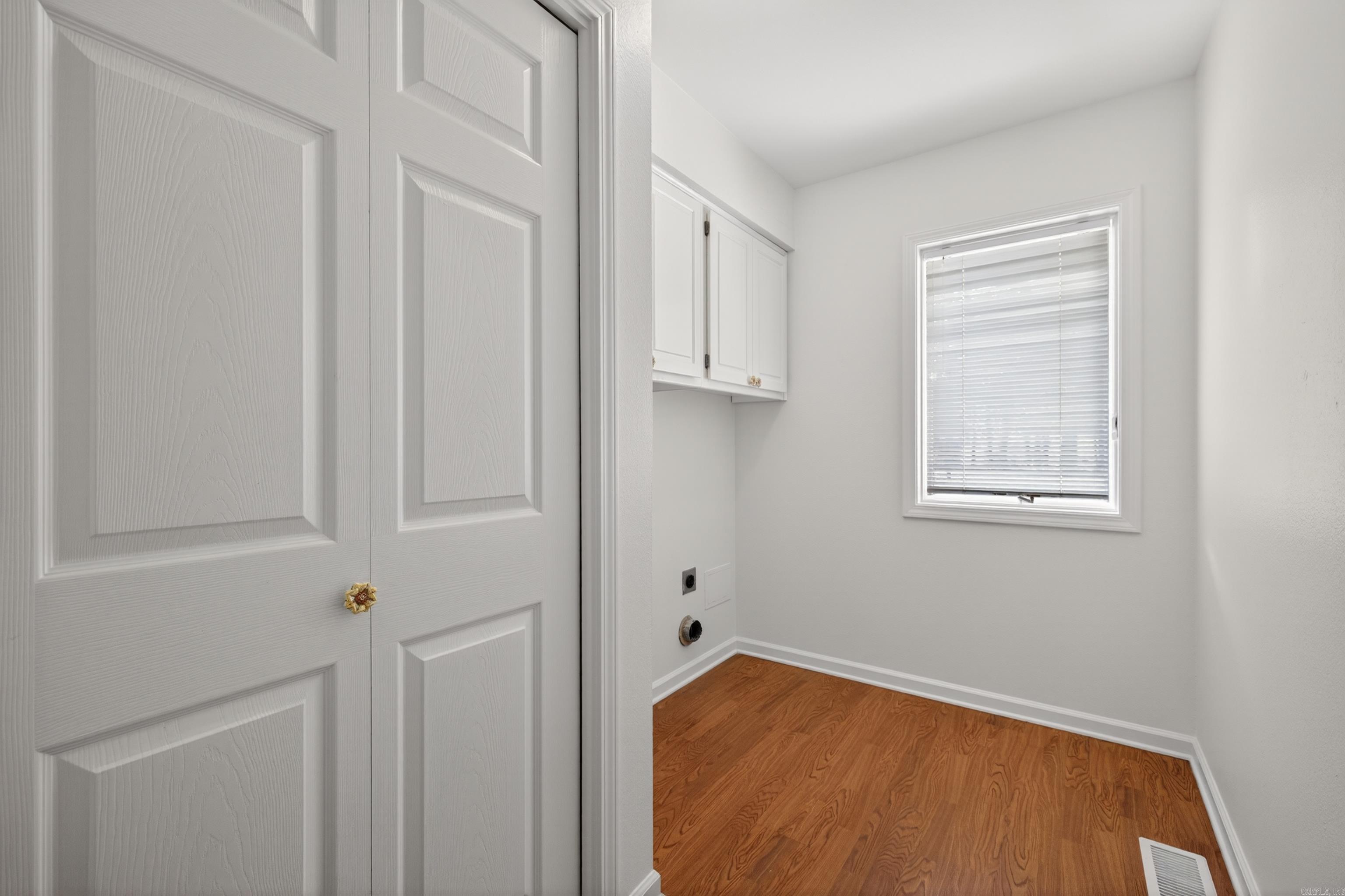 Megellan Courts - Residential