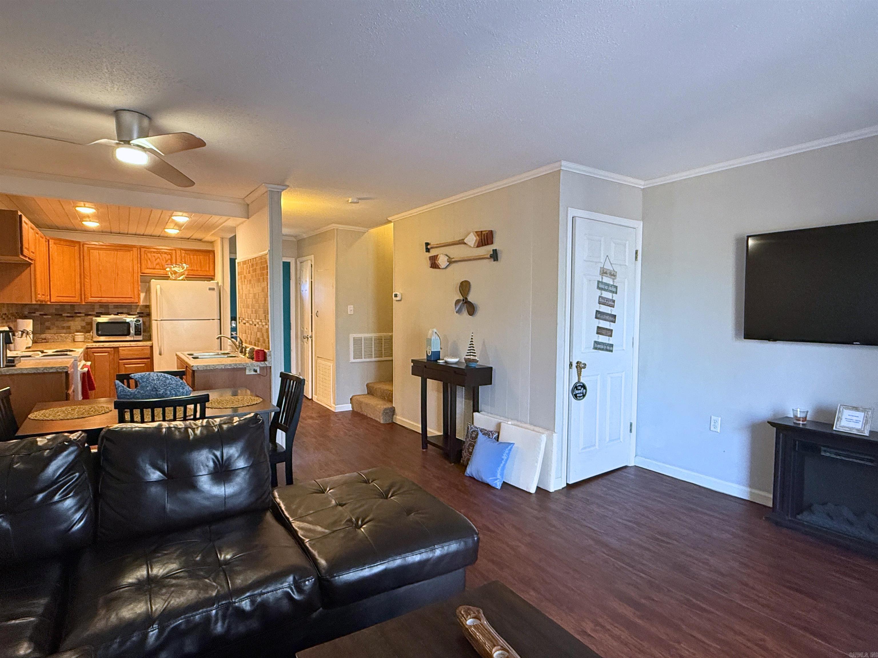 CHELSEA GLADE CONDO - Residential