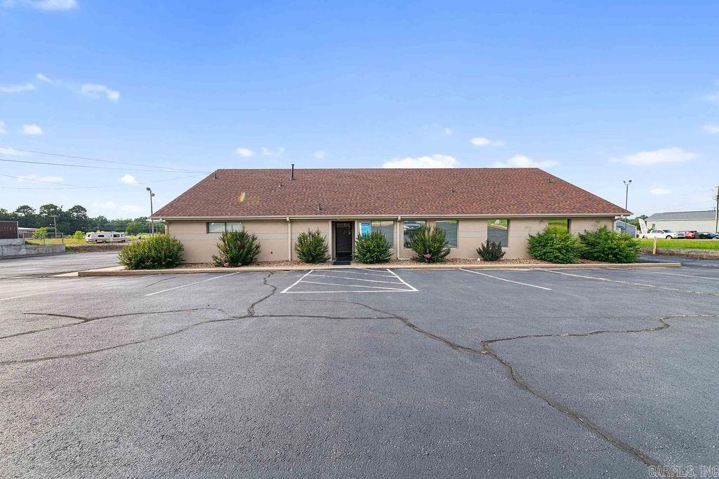 Secure, Long-Term Investment: An exceptional opportunity to acquire a fully leased commercial building with a strong long-term tenant and guaranteed rental growth through 2030. Situated in a prime location directly opposite the hospital, this asset ensures reliable, long-term cash flow.