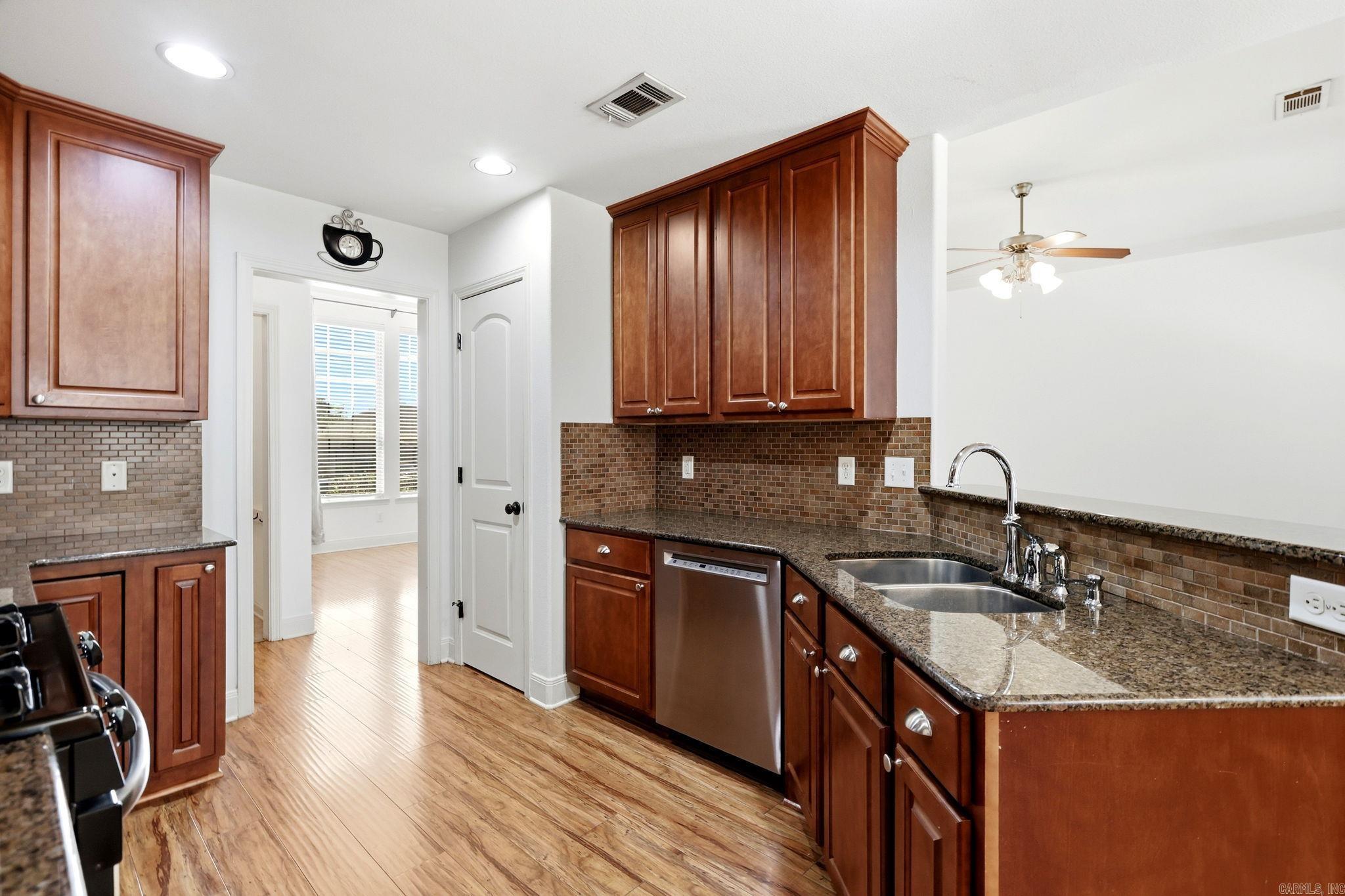 OAK GLENN - Residential