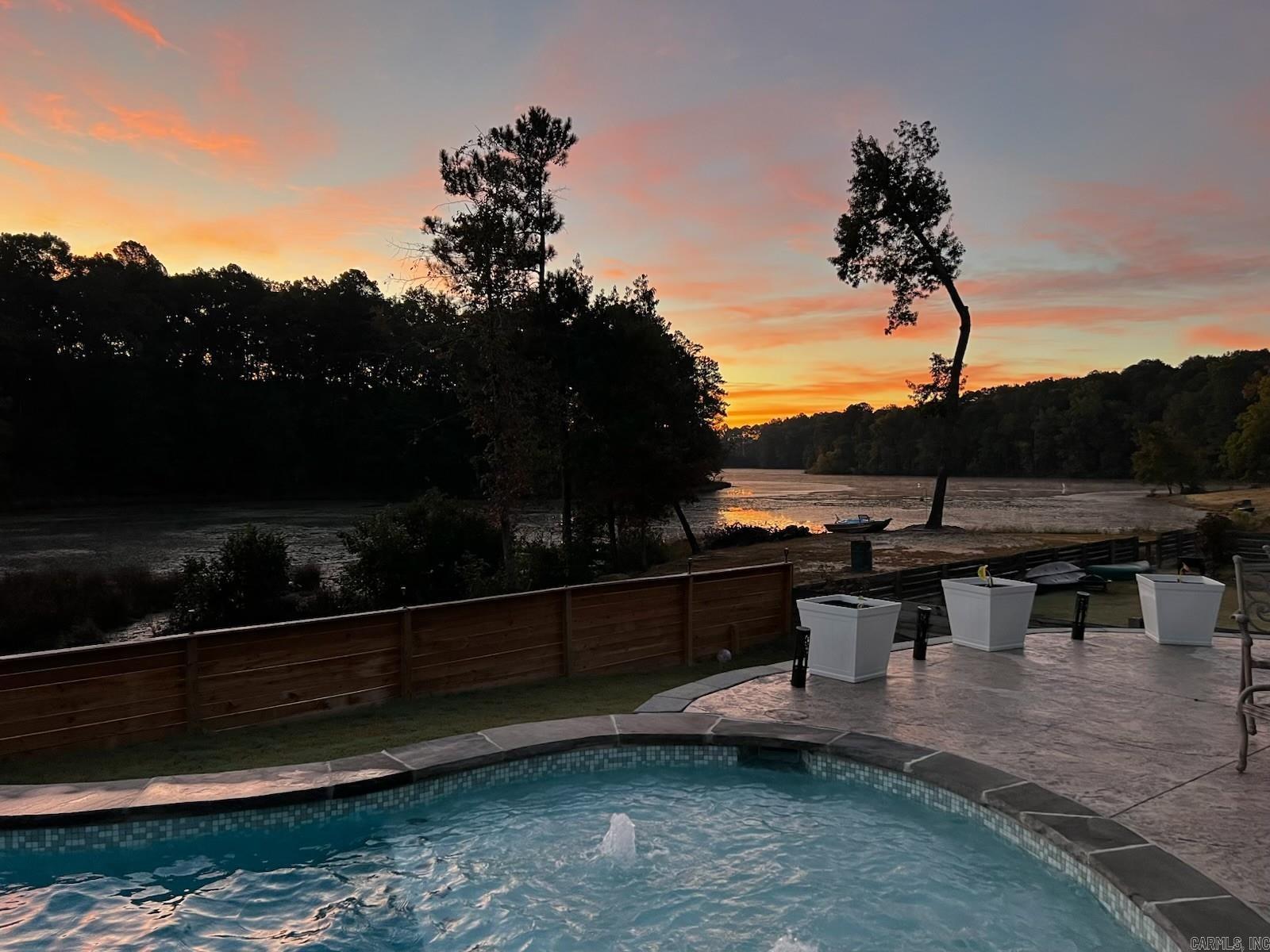 THE WATERS ON TIMBERLAKE - Residential
