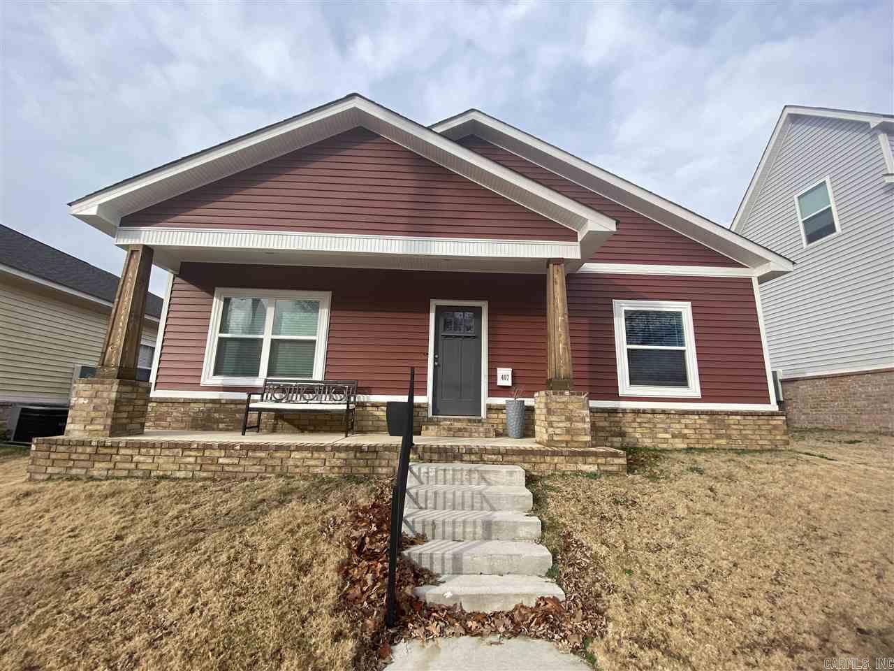 Beautiful home in the heart of downtown Benton. Great community. Granite countertops, large size rooms, lots of closets, fenced back yard! No credit check. No housing vouchers. Available for move in middle of October!