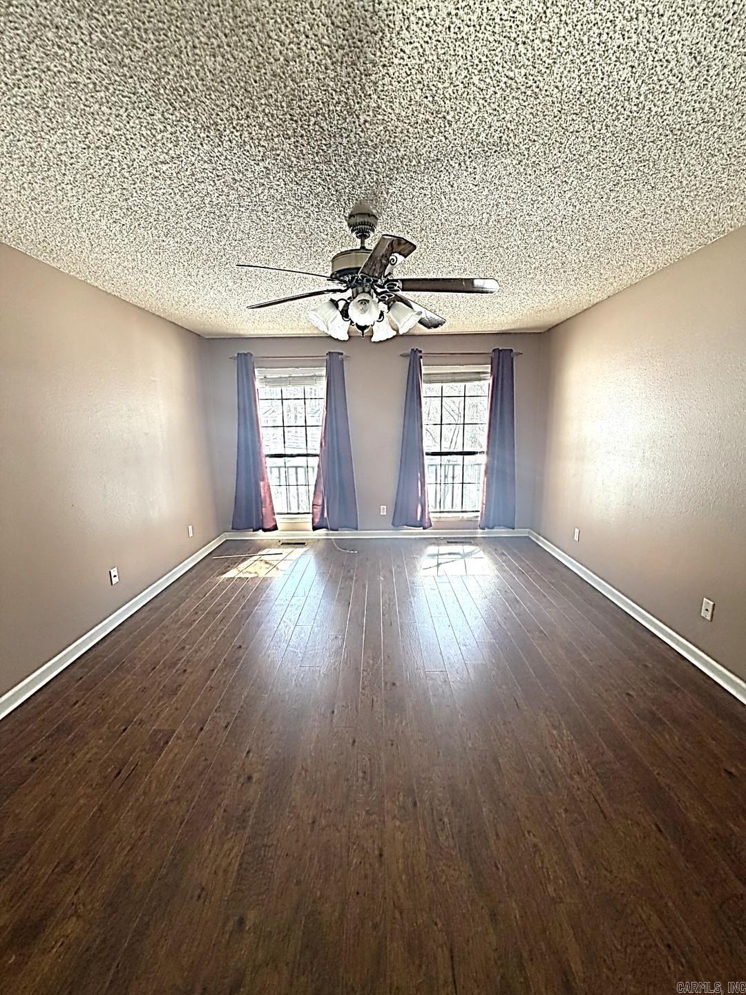 CRYSTAL LAKE - Residential