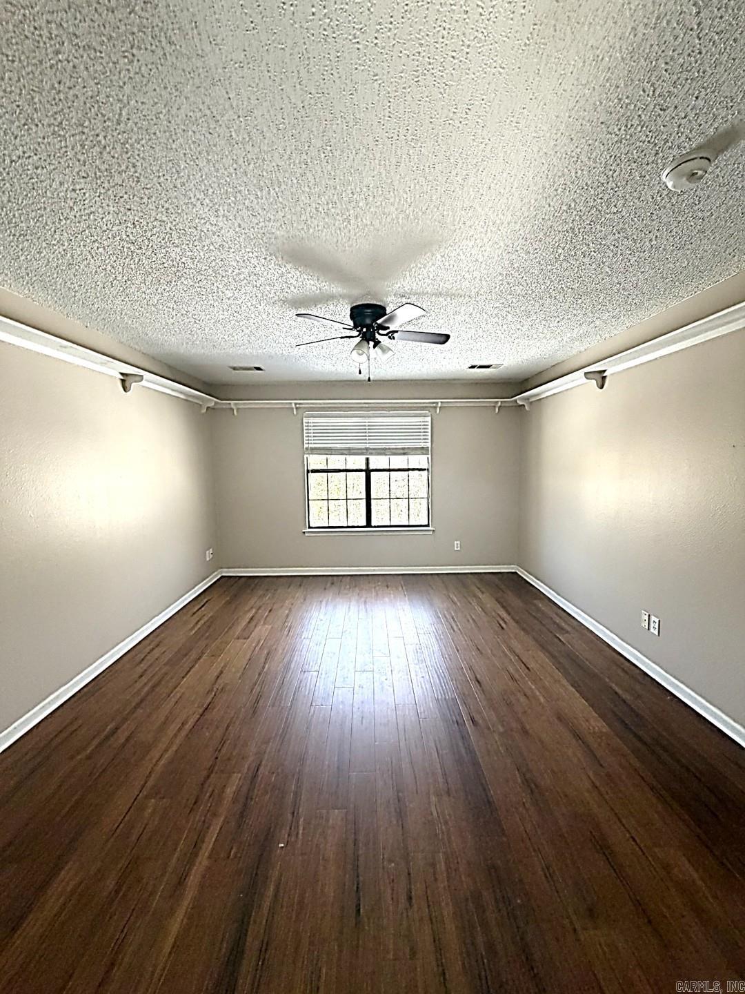 CRYSTAL LAKE - Residential