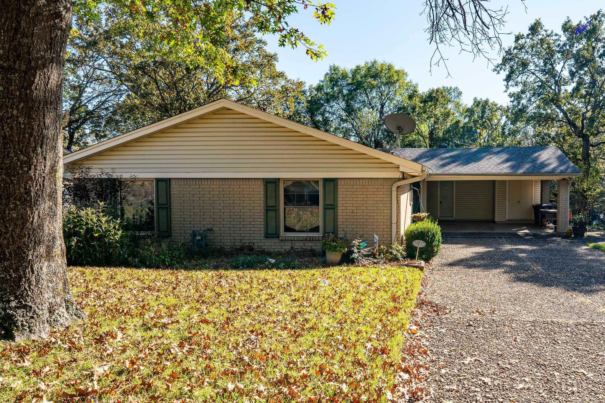 Discover the allure of this stunning 3-bed, 3-bath Indian Hills home. Full of charm with vaulted ceilings and spacious bedrooms that offer tranquility! Entertain effortlessly on the inviting back porch with the spacious backyard that's perfect for outdoor enjoyment.