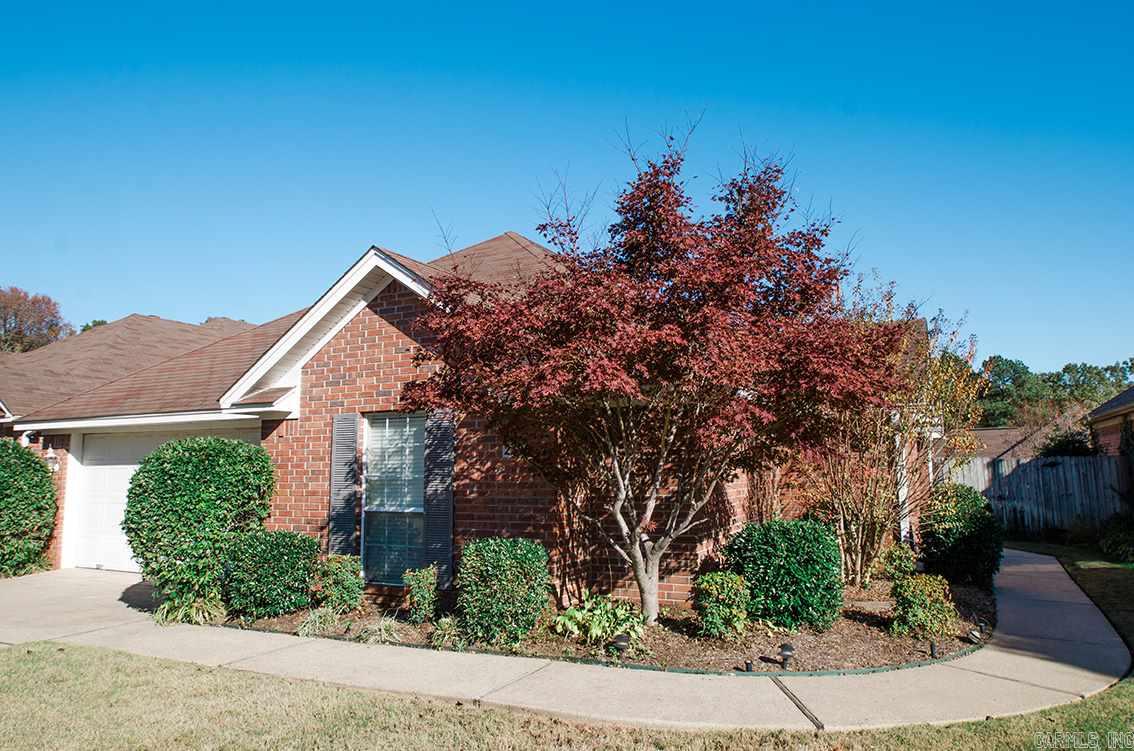 Spacious and open REMODELED Garden Home in Northshore Gardens! 3 bedroom, 2 bath ,new HARDWOODS in living, dining, breakfast room! Kitchen has New GRANITE countertops with SUBWAY tile backsplash, new STAINLESS appliances, and New TiILE floor!! Split bedroom plan with a large master suite, bedroom, bath and closets! Sunny breakfast room and a formal dining area. Living room is large with a gas fireplace and lots of windows! Great storage with Big closets! Level from garage into home!!