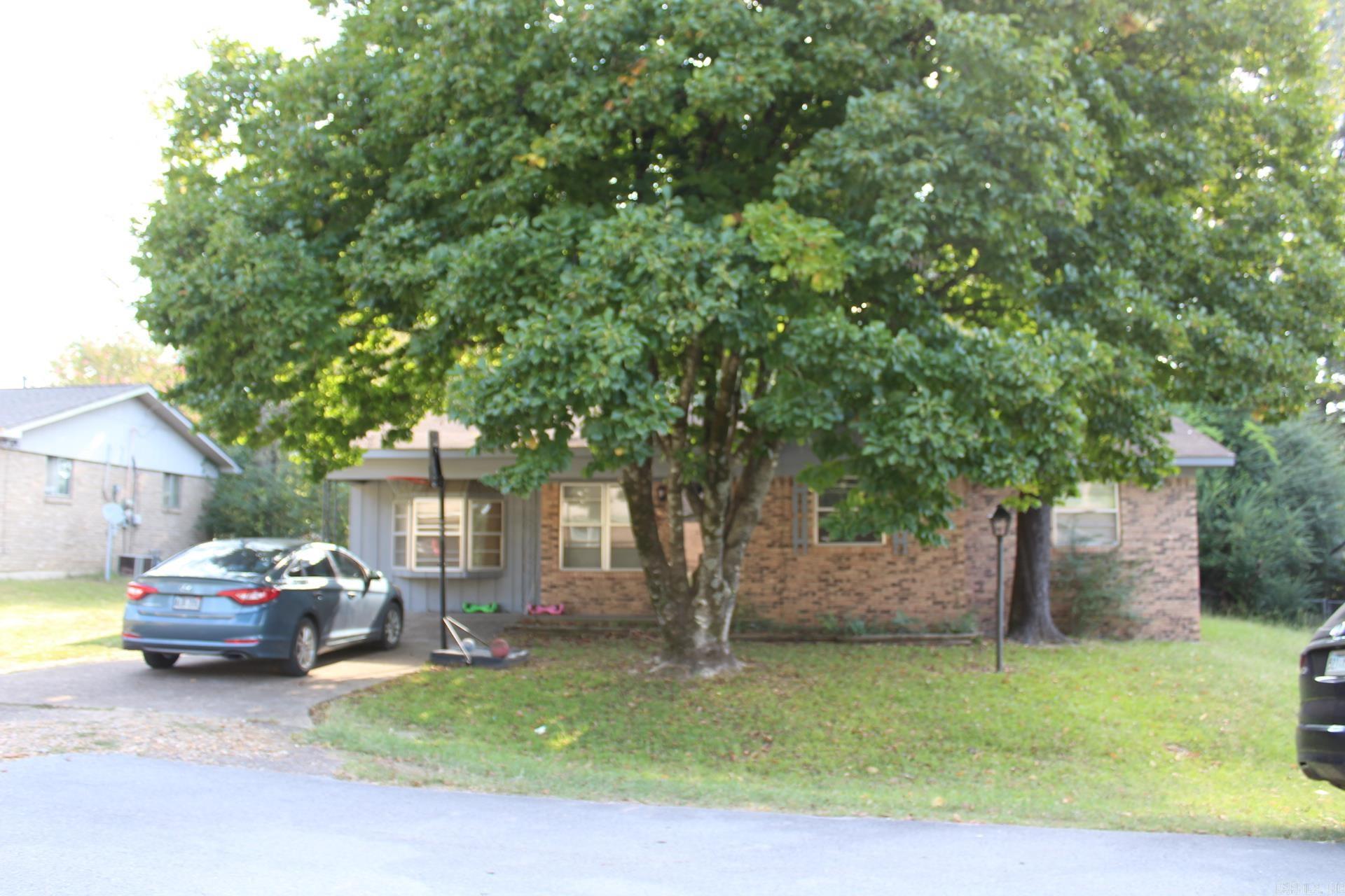 3 Bedroom, 1 Bath with approx. 1286 Sq. Ft. of living space located in the heart of Nashville.  Fenced back yard.  12 x 24 utility building with roll up door.