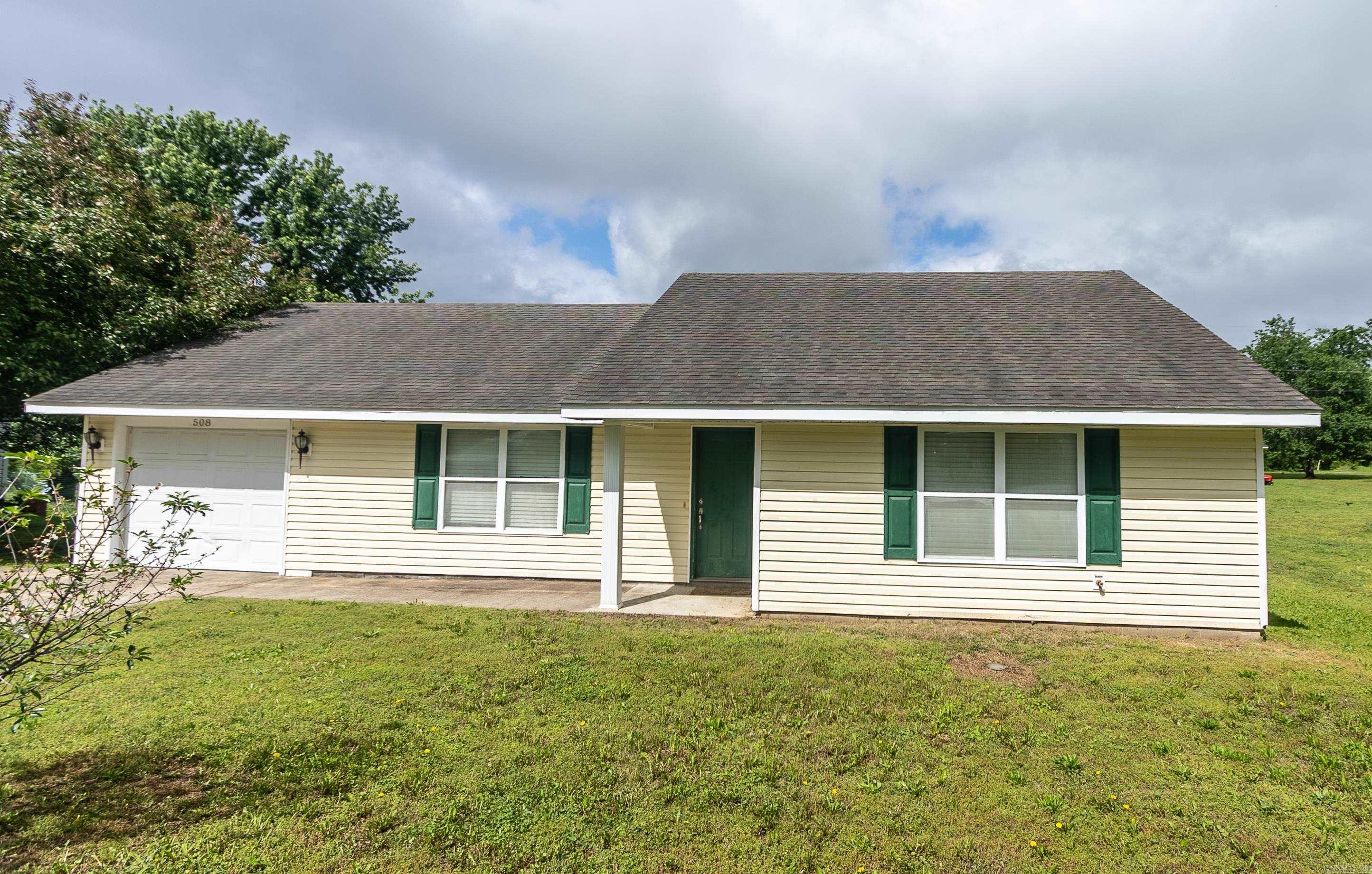Are you weary of incurring lodging expenses each time you visit the White River for fishing? This property, with only two previous owners, is well-maintained and ready for you to move in. It features an open floor plan and newer laminate flooring installed in 2019. The home is equipped with double-pane windows and includes a one-car garage with a workshop area. Conveniently located just minutes from the White River, this residence offers both comfort and accessibility. Sits on just under a quarter Acre M/L $210,000
