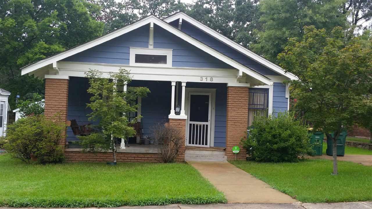 Check out this charming Little Rock home for rent! This home is located in the desirable Historic Hillcrest neighborhood- walking distance to UAMS, shopping, dining, great schools, farmers market, you name it! Renovated throughout, washer/dryer included. Very cute home, call for an appointment today!