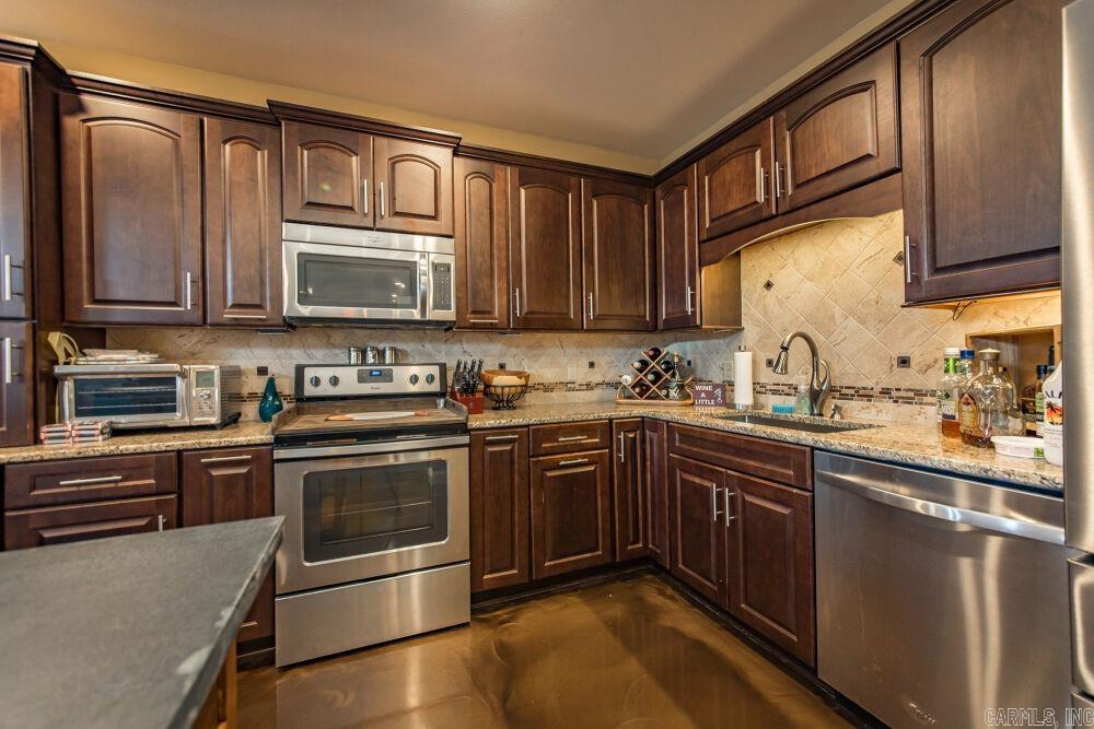 NARROWS INN AT GREERS FERRY HPR - Residential