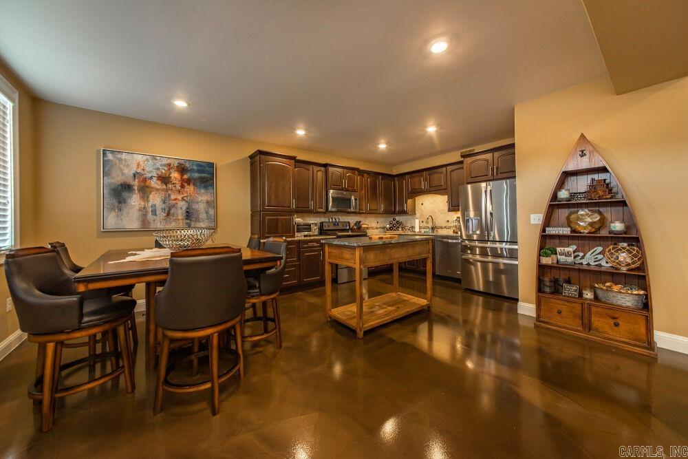 NARROWS INN AT GREERS FERRY HPR - Residential