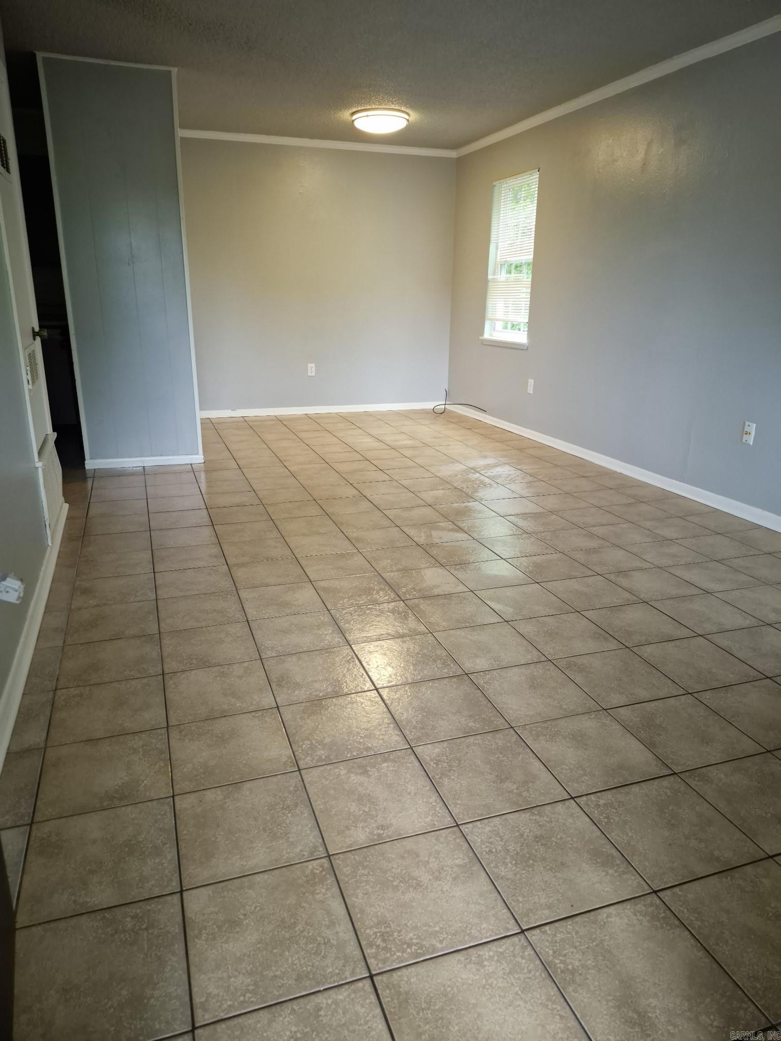 MOVE IN SPECIAL! FIRST MONTH’S RENT FREE! Cute 2BD/1BA located in Benton that is waiting for you to call home. Living room open to dining area perfect for enjoying time with family or friends. Hard flooring throughout.  Walking distance to Tyndall Park and Benton Middle and High school campuses. Close to shopping, dining, and much more minutes away in the Benton square! This property is managed by Hoffman Team so beware of scammers - we will never ask you to Cashapp us money. The lease for this property is for 18 months to 2 years with a 3% increase after the first year. Income must be 3x the amount of rent per month unless you have a housing voucher. Deposit, first month’s rent, and the $50 administration fee due before move in. Visit our Hoffman Team website or come to our office to schedule your showing today! We are located at 3009 W Markham Street in Little Rock and our office hours are Monday - Friday, 8:30am-4:30pm.