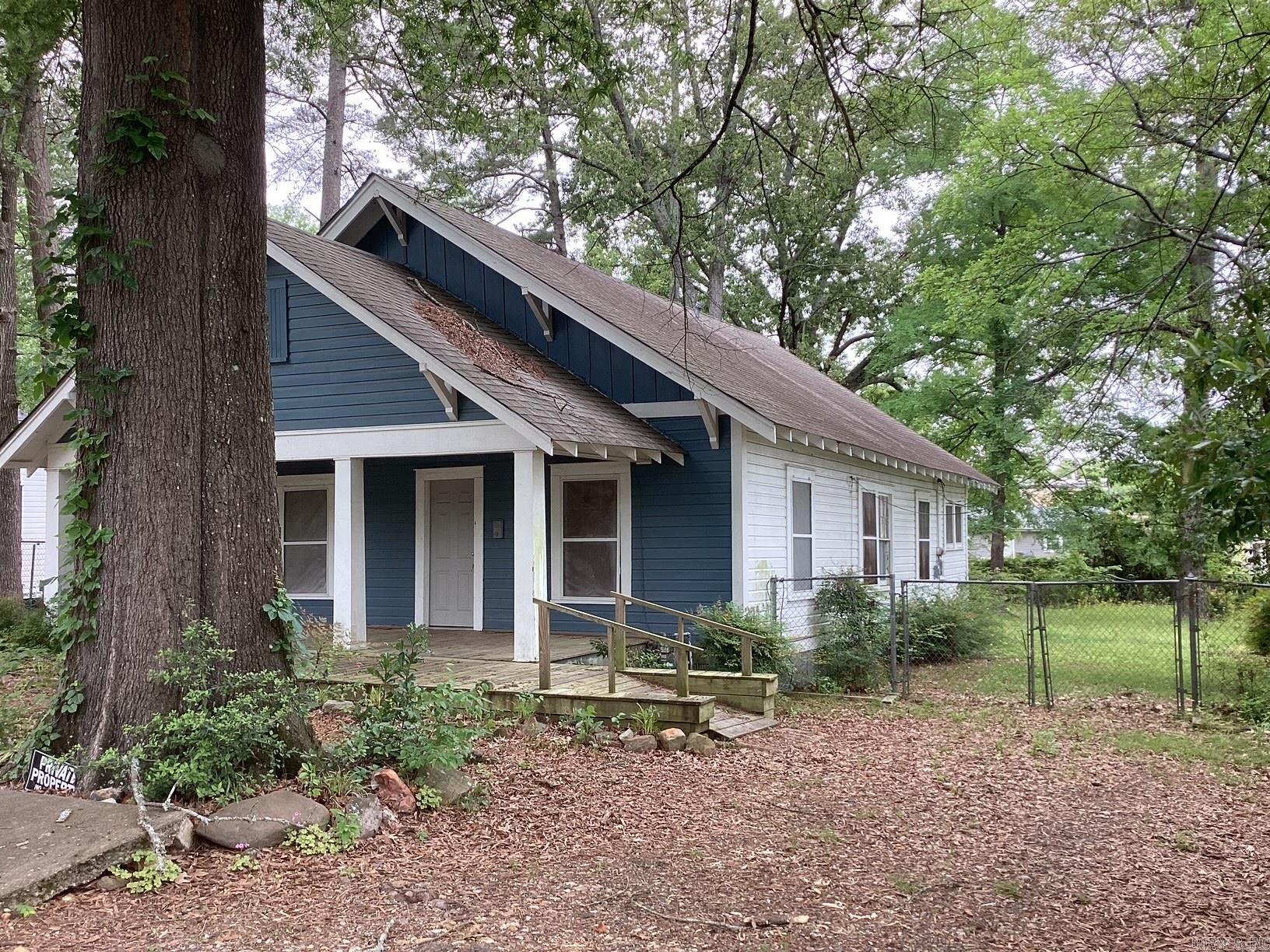 Oldie but goodie! If you are just starting out and have some remodeling skills this one is for you! Hugh front porch and a smaller back porch with a fenced back yard. Some carpet and lots of hardwood floors that have been refurbished and they are beautiful. Don't miss this one!! Fridge and oven do not convey.