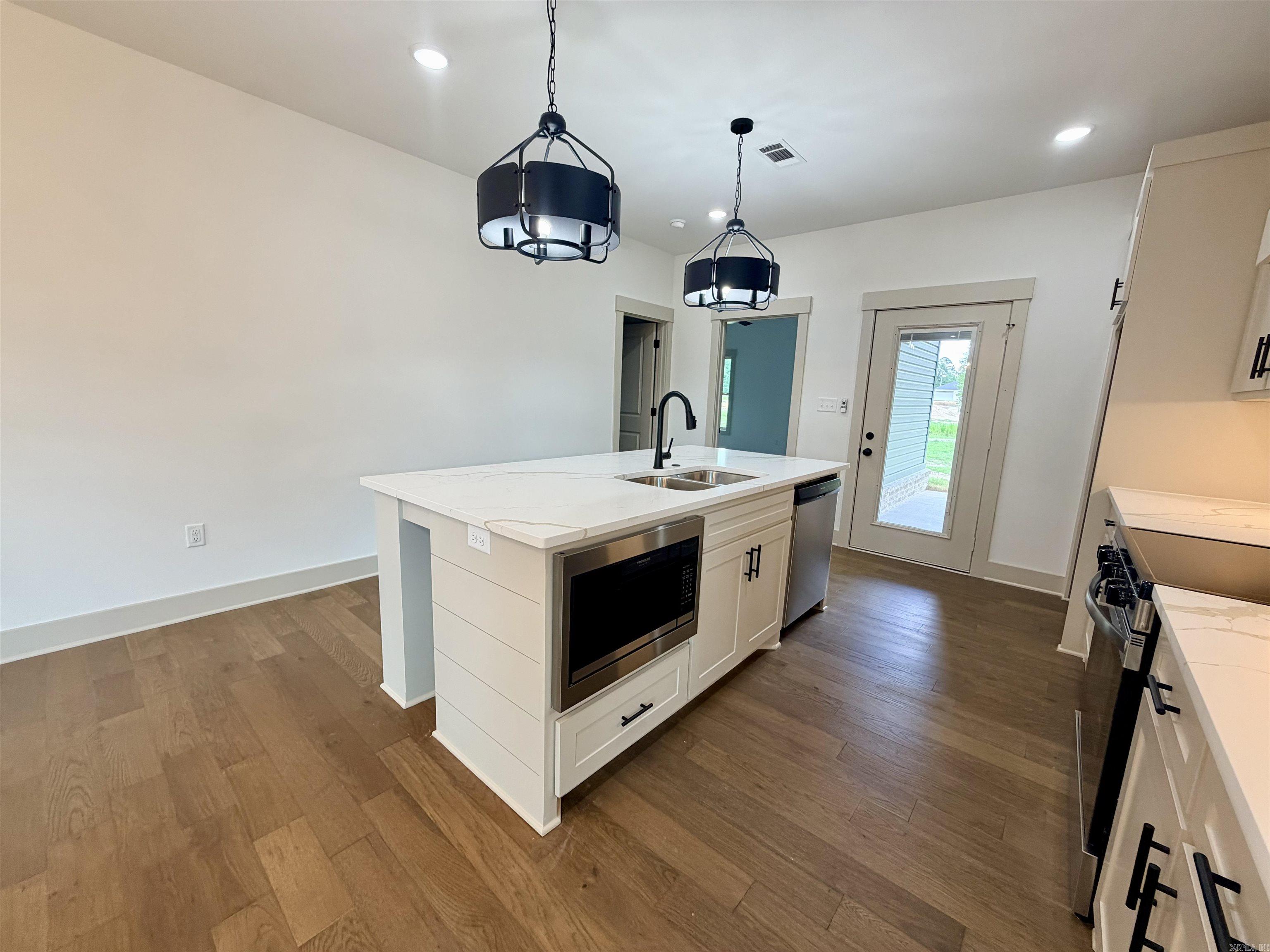 DETONTI PLACE PHASE I - Residential