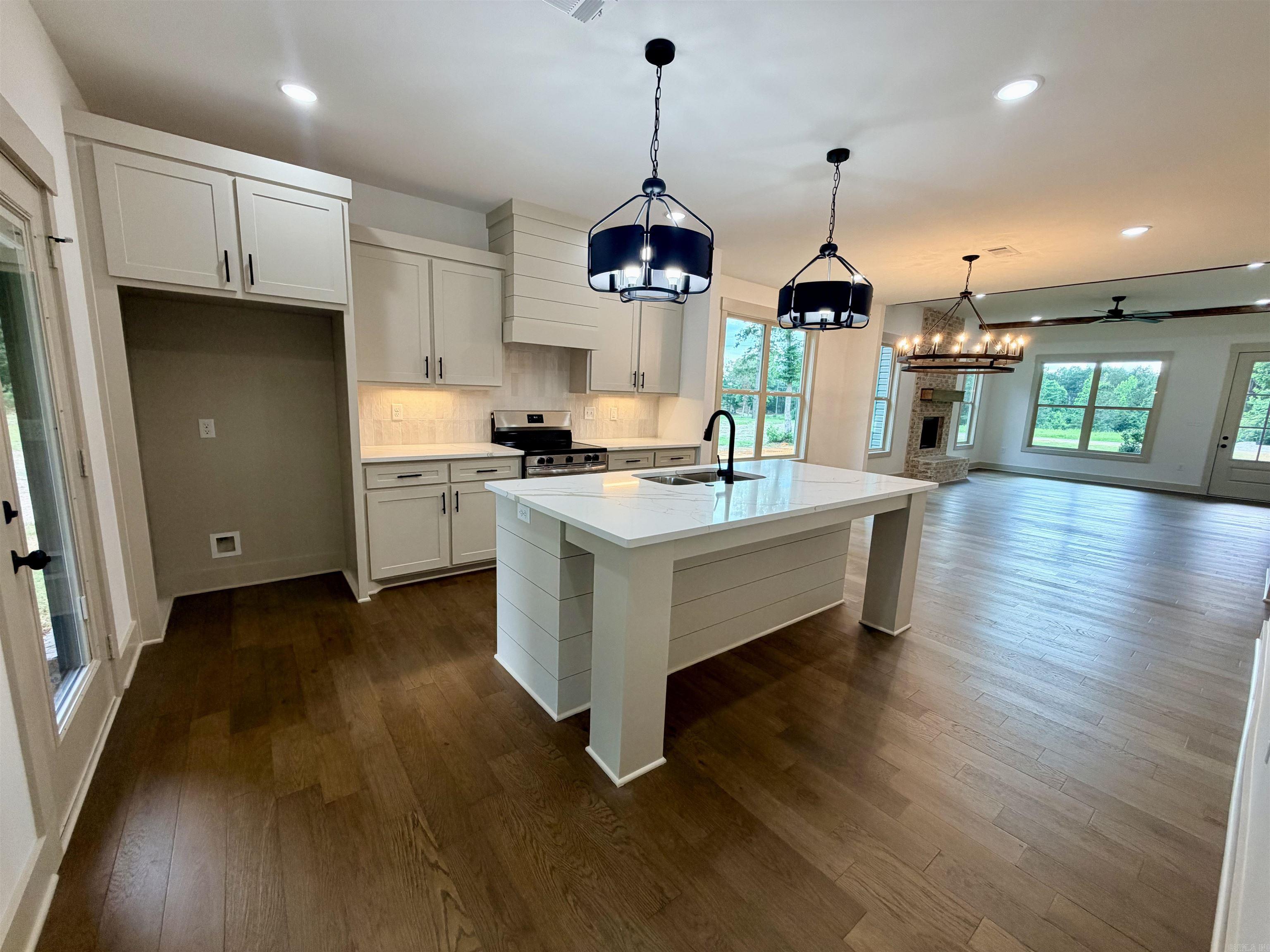 DETONTI PLACE PHASE I - Residential