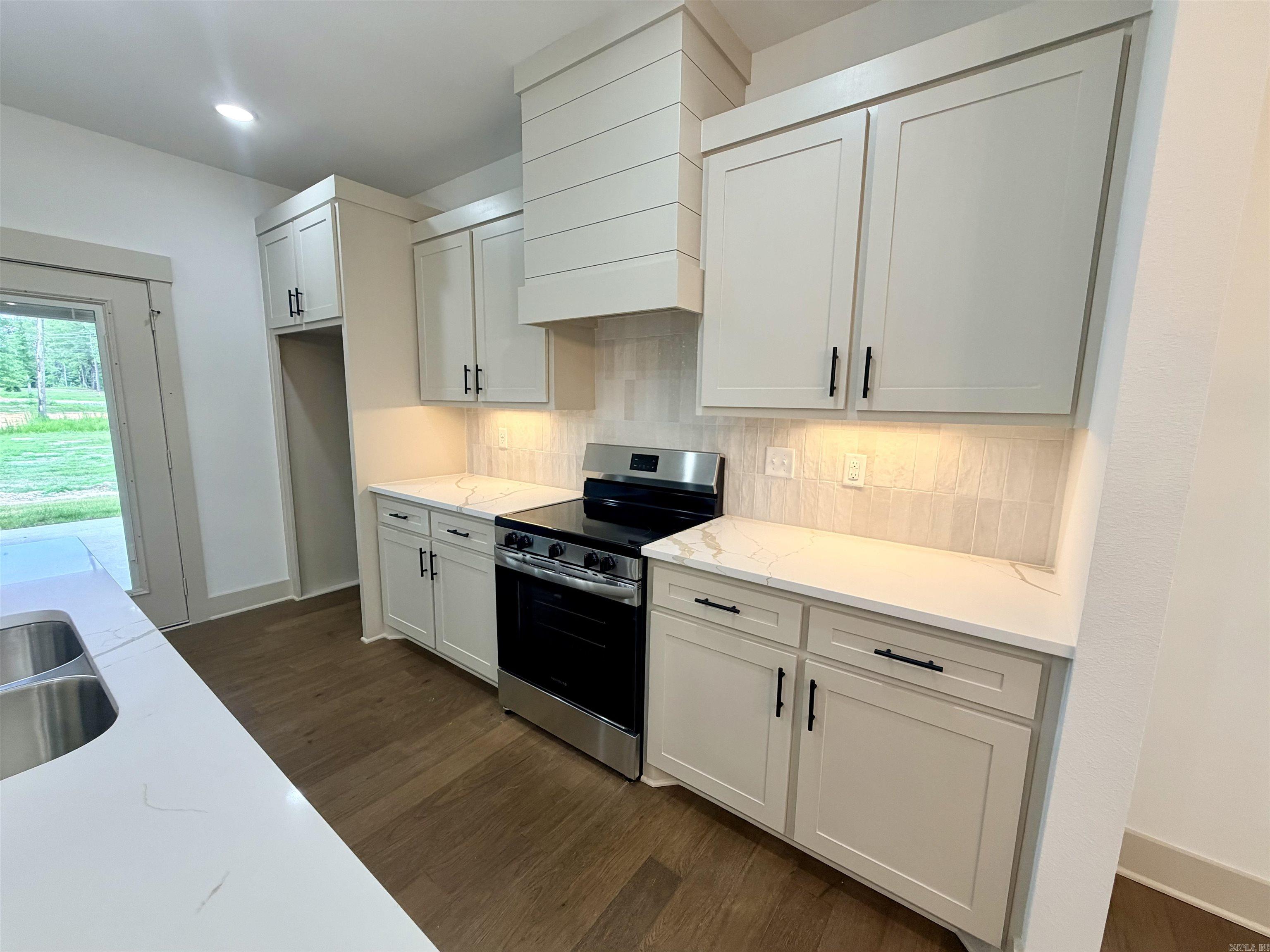 DETONTI PLACE PHASE I - Residential