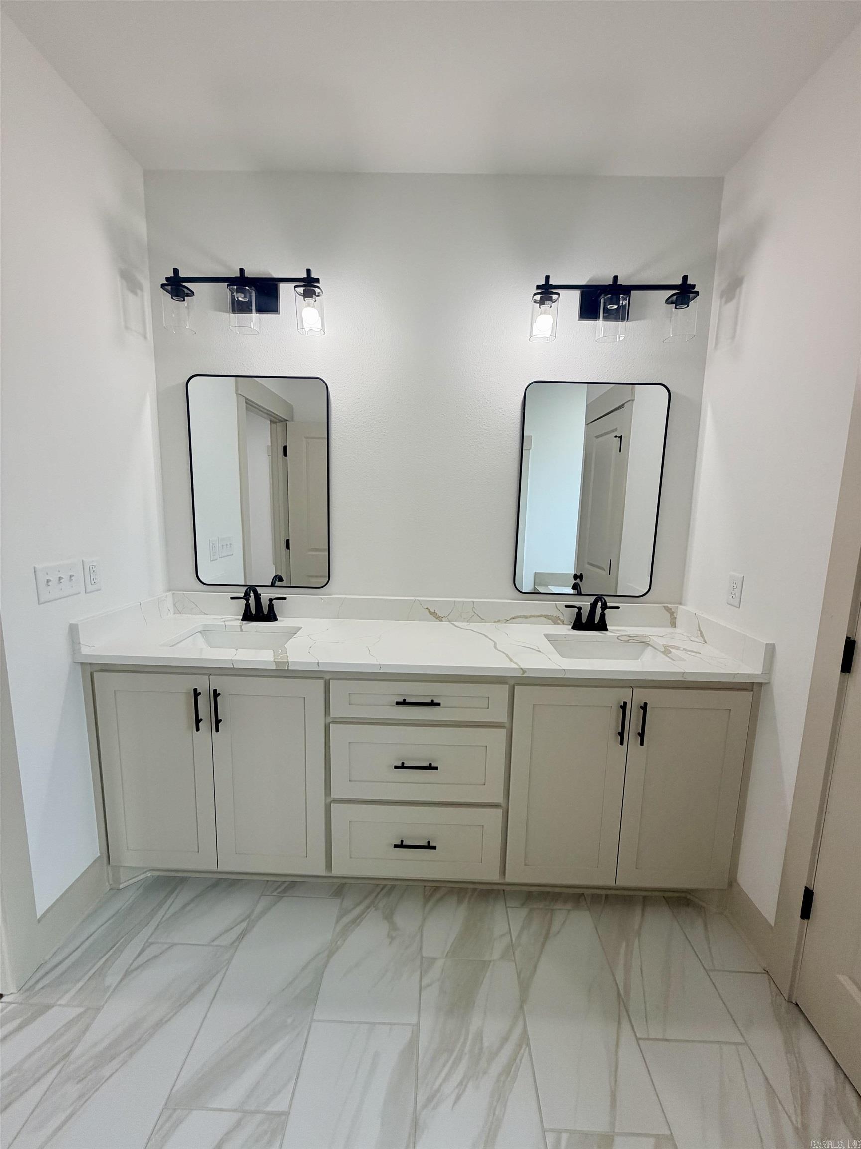 DETONTI PLACE PHASE I - Residential
