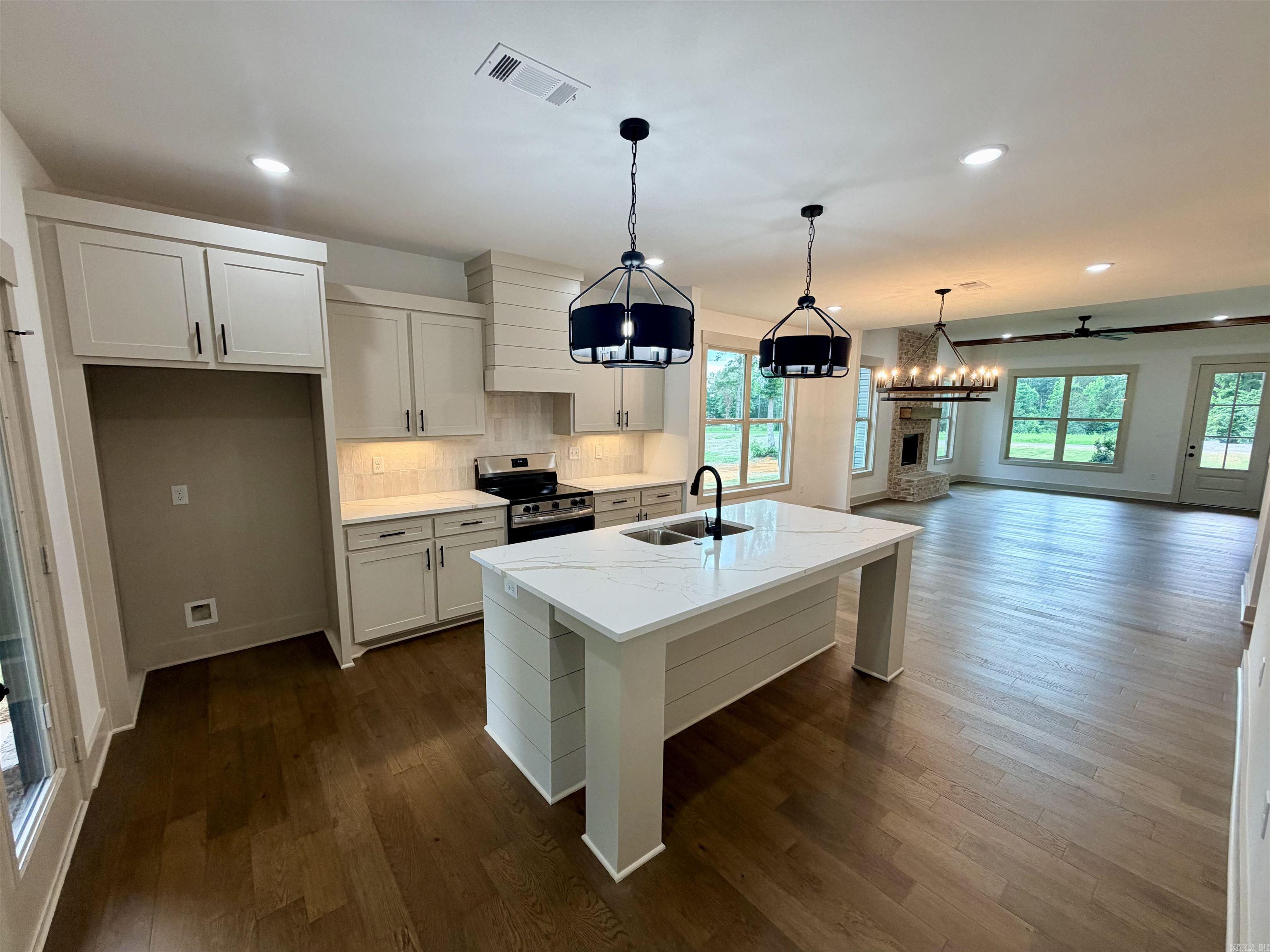 DETONTI PLACE PHASE I - Residential