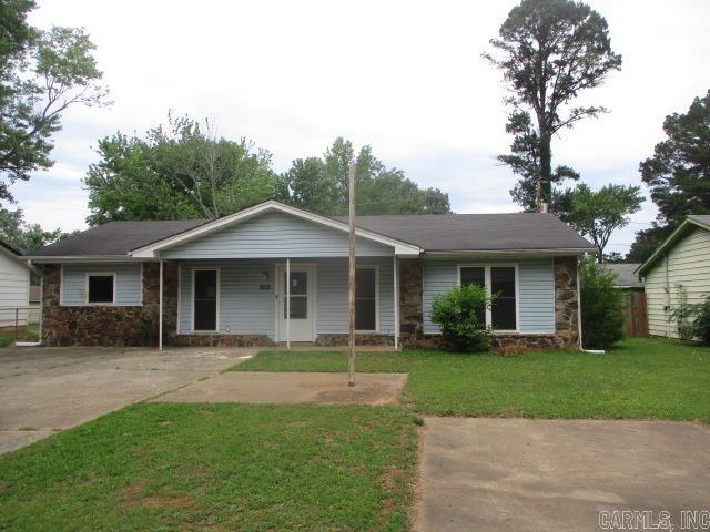 Located off the corner of JP Wright Loop and Graham Road inside the Jacksonville city limits features this Brick/frame combo home with four bedrooms and one n a half bathroom. The den area in the house and the nice deck in the back are nice bonuses. Home is located in an established subdivision. Call today for details... log on www.hudhomestore.gov to submit offers and www.olympusams-at.com for management information. HUD case #031-553213 - "HUD homes are sold AS IS".