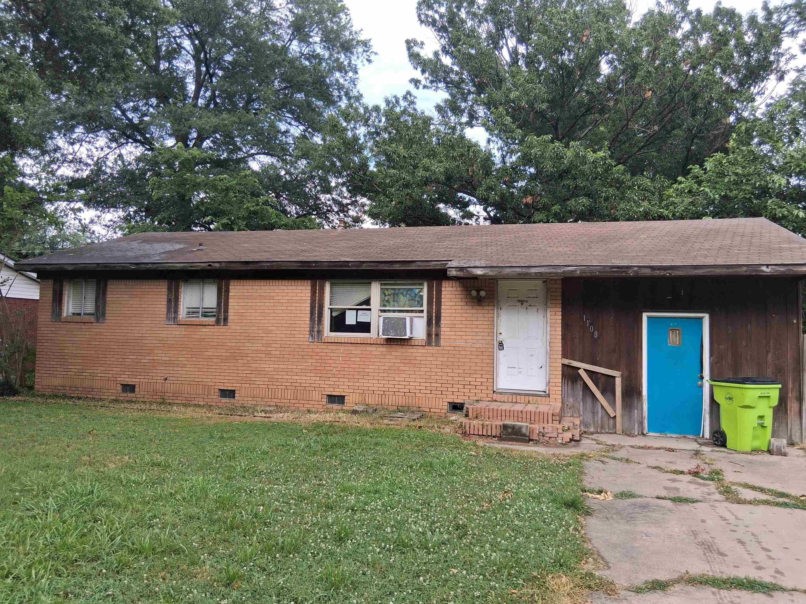 Fixer with a lot of potential! Would make a great rental, flip project or a perfect starter home for the handy homeowner.